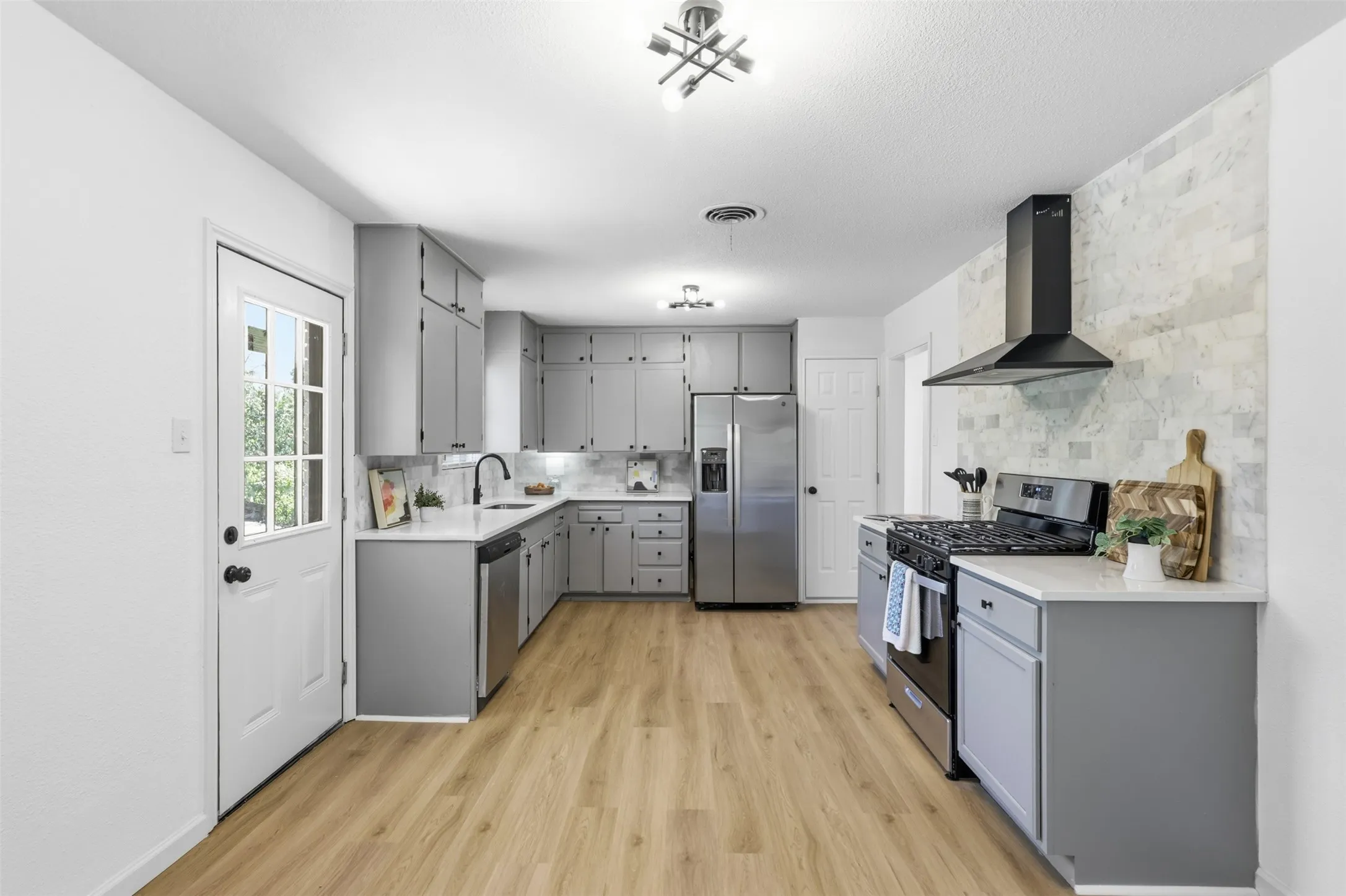 Single Family Residence For Sale in Tarrant County , 5421 Palmer Drive, Haltom City, Texas 76117, 4 Bedroom, 2 Bathroom, Garage spaces, 1,606 Sqft, built in 1956, mls#21336231, Real Estate Agent in Haltom City, Homes For Sale in Tarrant county, Homes For Sale in Haltom City, Realtor in Haltom City Texas, Real Estate Brokerage Independent Realty Texas, Luminita Cordes Realtor