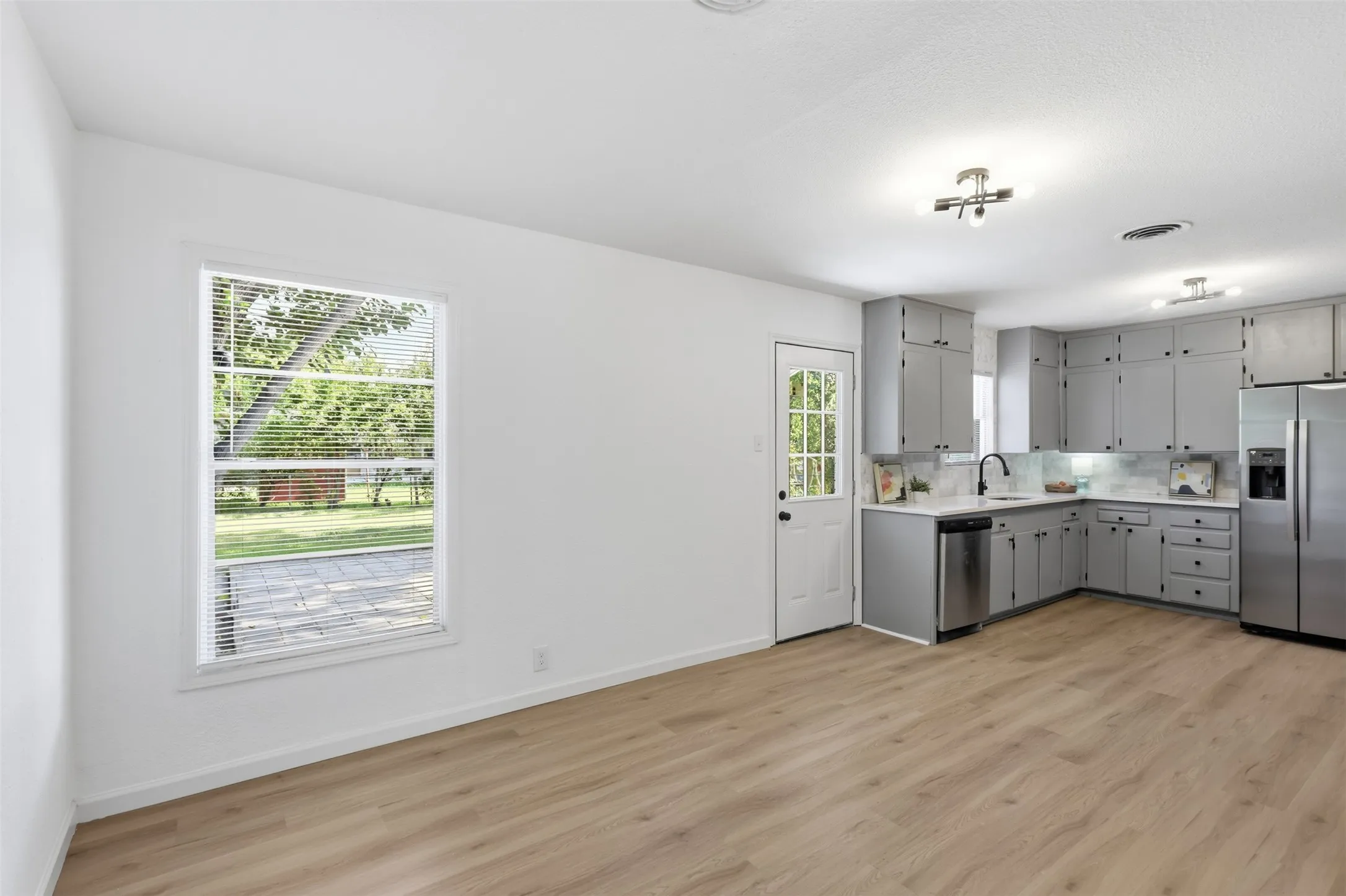 Single Family Residence For Sale in Tarrant County , 5421 Palmer Drive, Haltom City, Texas 76117, 4 Bedroom, 2 Bathroom, Garage spaces, 1,606 Sqft, built in 1956, mls#21336231, Real Estate Agent in Haltom City, Homes For Sale in Tarrant county, Homes For Sale in Haltom City, Realtor in Haltom City Texas, Real Estate Brokerage Independent Realty Texas, Luminita Cordes Realtor