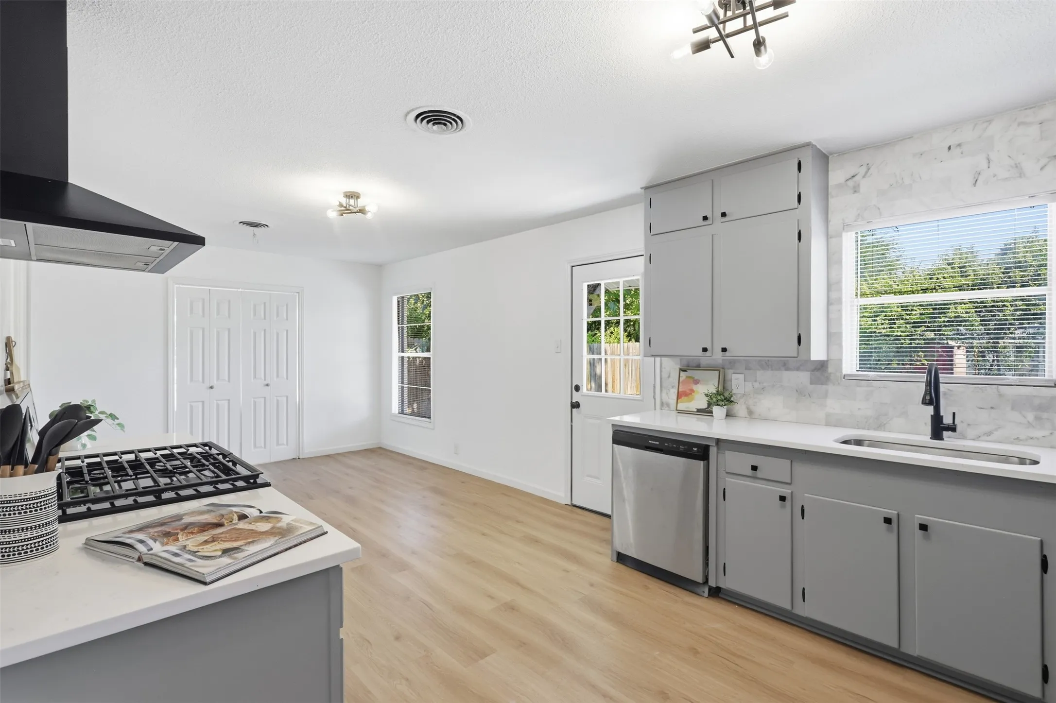 Single Family Residence For Sale in Tarrant County , 5421 Palmer Drive, Haltom City, Texas 76117, 4 Bedroom, 2 Bathroom, Garage spaces, 1,606 Sqft, built in 1956, mls#21336231, Real Estate Agent in Haltom City, Homes For Sale in Tarrant county, Homes For Sale in Haltom City, Realtor in Haltom City Texas, Real Estate Brokerage Independent Realty Texas, Luminita Cordes Realtor
