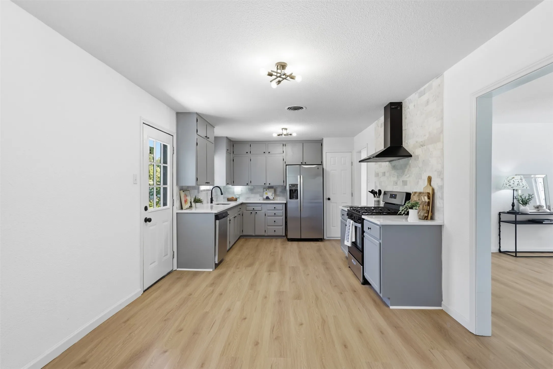 Single Family Residence For Sale in Tarrant County , 5421 Palmer Drive, Haltom City, Texas 76117, 4 Bedroom, 2 Bathroom, Garage spaces, 1,606 Sqft, built in 1956, mls#21336231, Real Estate Agent in Haltom City, Homes For Sale in Tarrant county, Homes For Sale in Haltom City, Realtor in Haltom City Texas, Real Estate Brokerage Independent Realty Texas, Luminita Cordes Realtor