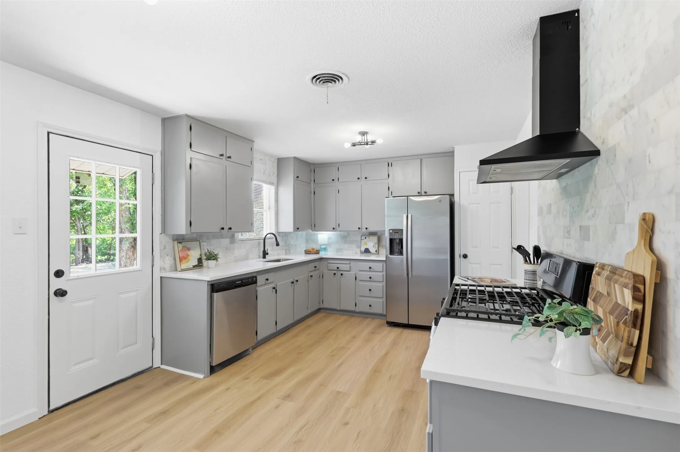 Single Family Residence For Sale in Tarrant County , 5421 Palmer Drive, Haltom City, Texas 76117, 4 Bedroom, 2 Bathroom, Garage spaces, 1,606 Sqft, built in 1956, mls#21336231, Real Estate Agent in Haltom City, Homes For Sale in Tarrant county, Homes For Sale in Haltom City, Realtor in Haltom City Texas, Real Estate Brokerage Independent Realty Texas, Luminita Cordes Realtor