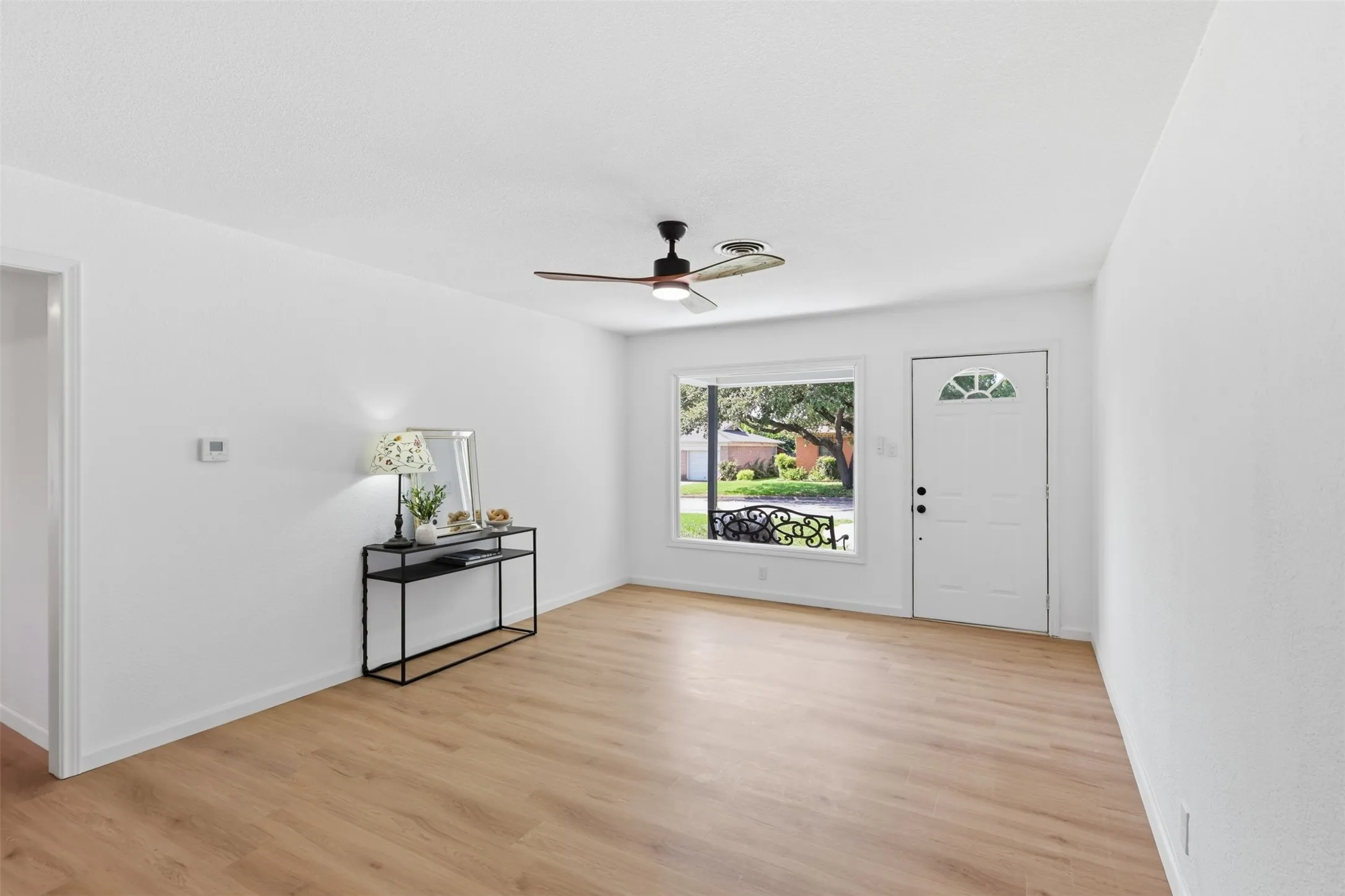 Single Family Residence For Sale in Tarrant County , 5421 Palmer Drive, Haltom City, Texas 76117, 4 Bedroom, 2 Bathroom, Garage spaces, 1,606 Sqft, built in 1956, mls#21336231, Real Estate Agent in Haltom City, Homes For Sale in Tarrant county, Homes For Sale in Haltom City, Realtor in Haltom City Texas, Real Estate Brokerage Independent Realty Texas, Luminita Cordes Realtor