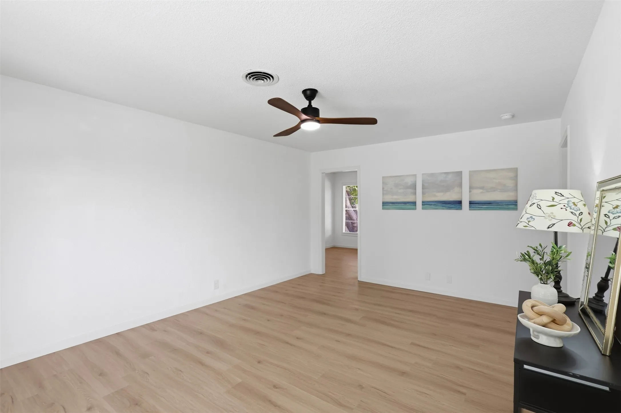 Single Family Residence For Sale in Tarrant County , 5421 Palmer Drive, Haltom City, Texas 76117, 4 Bedroom, 2 Bathroom, Garage spaces, 1,606 Sqft, built in 1956, mls#21336231, Real Estate Agent in Haltom City, Homes For Sale in Tarrant county, Homes For Sale in Haltom City, Realtor in Haltom City Texas, Real Estate Brokerage Independent Realty Texas, Luminita Cordes Realtor