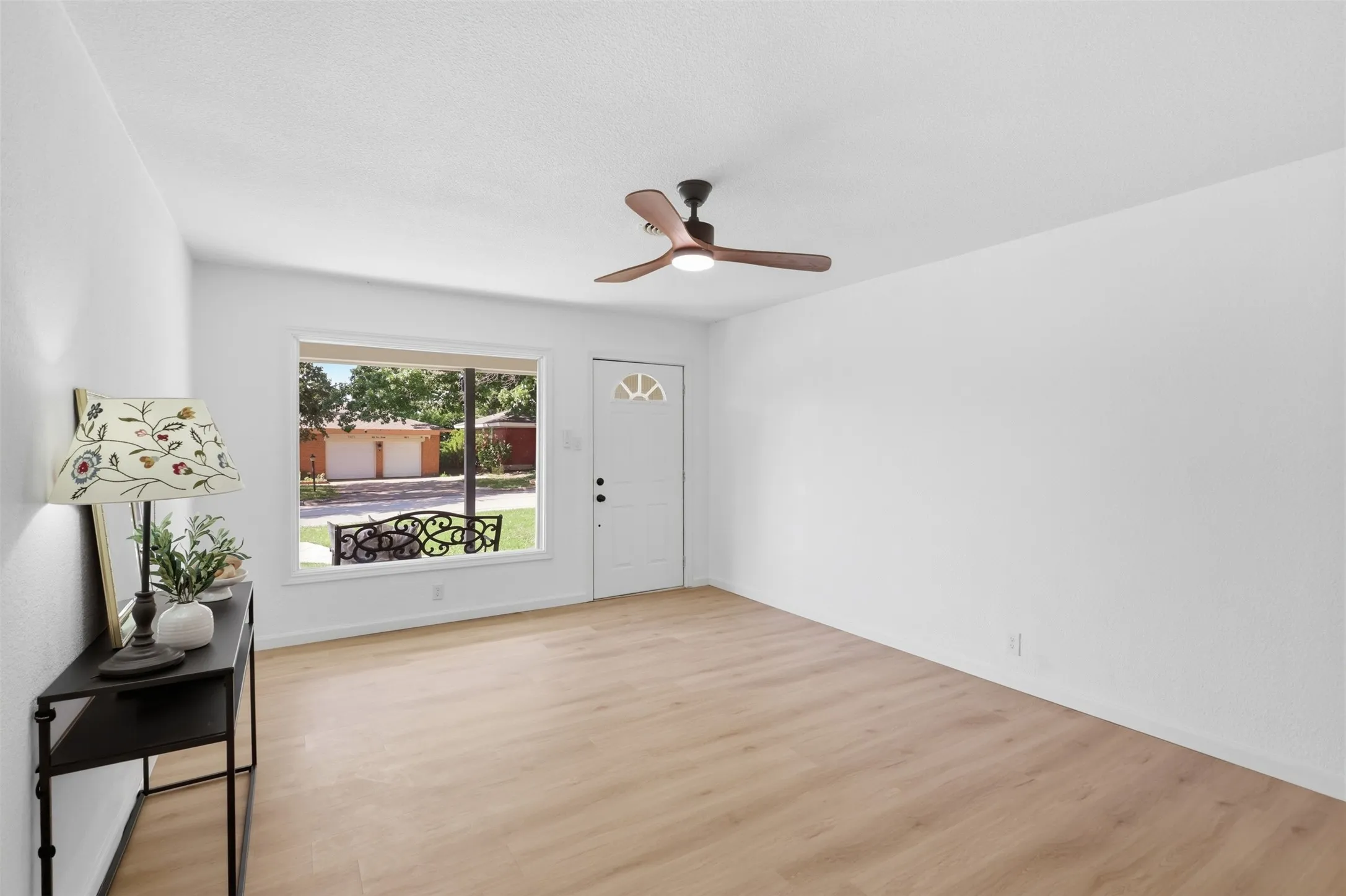 Single Family Residence For Sale in Tarrant County , 5421 Palmer Drive, Haltom City, Texas 76117, 4 Bedroom, 2 Bathroom, Garage spaces, 1,606 Sqft, built in 1956, mls#21336231, Real Estate Agent in Haltom City, Homes For Sale in Tarrant county, Homes For Sale in Haltom City, Realtor in Haltom City Texas, Real Estate Brokerage Independent Realty Texas, Luminita Cordes Realtor