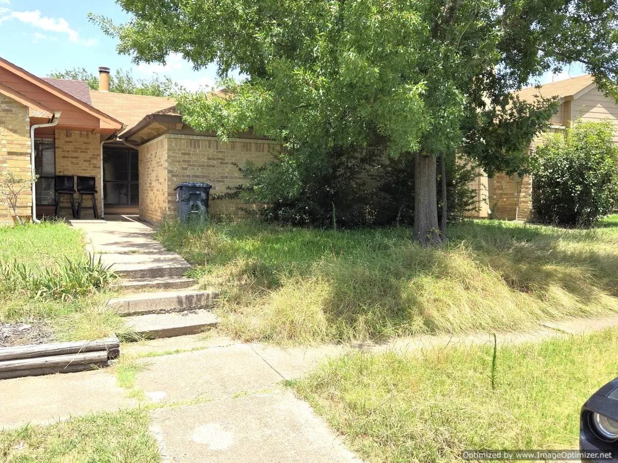 Single Family Residence For Sale in Tarrant County , 2429 E Timberview Lane, Arlington, Texas 76014, 2 Bedroom, 2 Bathroom, Garage spaces, 1,035 Sqft, built in 1982, mls#21335965, Real Estate Agent in Arlington, Homes For Sale in Tarrant county, Homes For Sale in Arlington, Realtor in Arlington Texas, Real Estate Brokerage Independent Realty Texas, Luminita Cordes Realtor