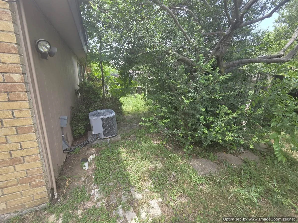 Single Family Residence For Sale in Tarrant County , 2429 E Timberview Lane, Arlington, Texas 76014, 2 Bedroom, 2 Bathroom, Garage spaces, 1,035 Sqft, built in 1982, mls#21335965, Real Estate Agent in Arlington, Homes For Sale in Tarrant county, Homes For Sale in Arlington, Realtor in Arlington Texas, Real Estate Brokerage Independent Realty Texas, Luminita Cordes Realtor