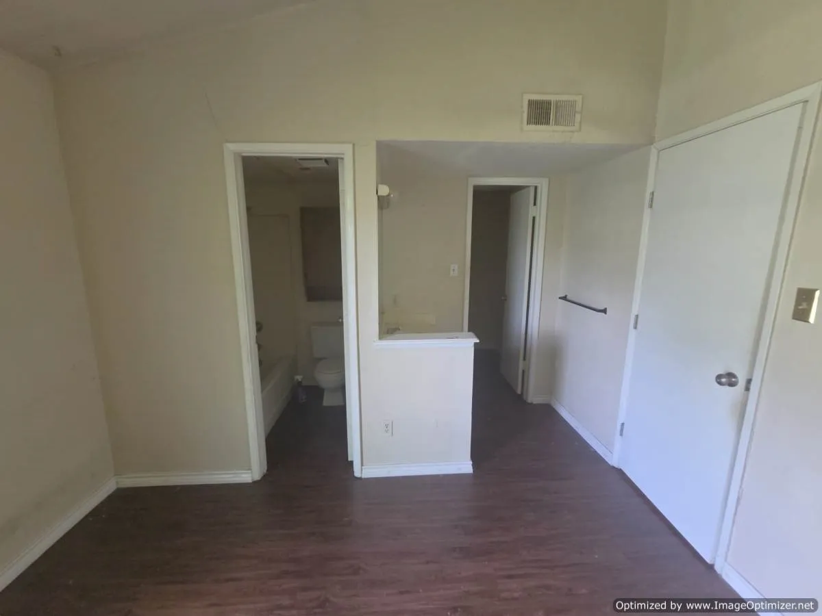 Single Family Residence For Sale in Tarrant County , 2429 E Timberview Lane, Arlington, Texas 76014, 2 Bedroom, 2 Bathroom, Garage spaces, 1,035 Sqft, built in 1982, mls#21335965, Real Estate Agent in Arlington, Homes For Sale in Tarrant county, Homes For Sale in Arlington, Realtor in Arlington Texas, Real Estate Brokerage Independent Realty Texas, Luminita Cordes Realtor