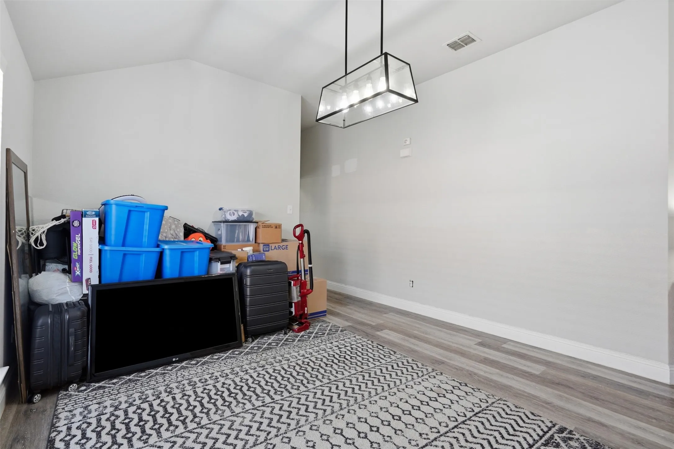 Single Family Residence For Sale in Tarrant County , 417 Shadow Grass Avenue, Fort Worth, Texas 76120, 3 Bedroom, 2 Bathroom, 2 Garage spaces, 1,893 Sqft, built in 2004, mls#21335603, Real Estate Agent in Fort Worth, Homes For Sale in Tarrant county, Homes For Sale in Fort Worth, Realtor in Fort Worth Texas, Real Estate Brokerage Independent Realty Texas, Luminita Cordes Realtor