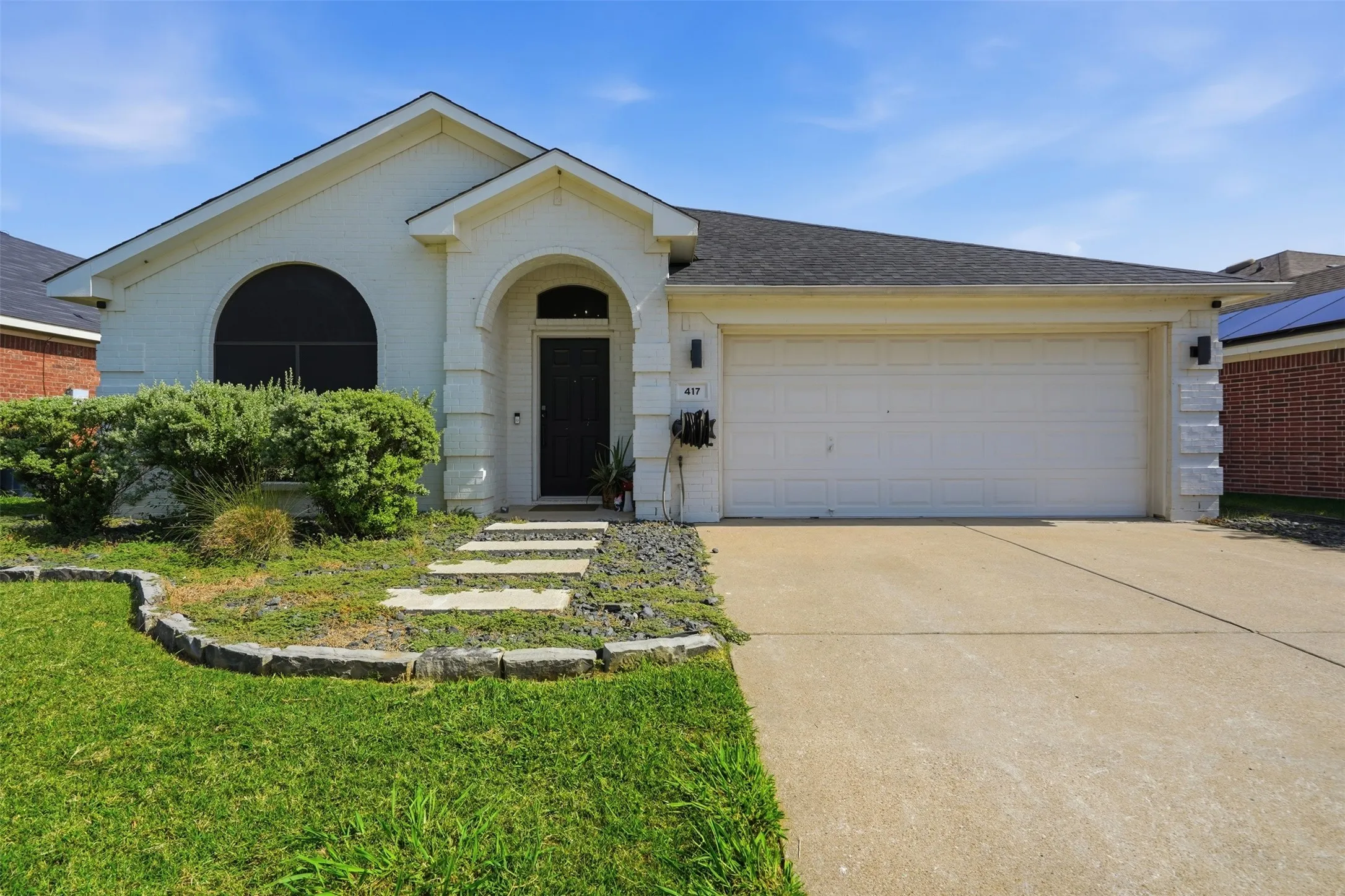 Single Family Residence For Sale in Tarrant County , 417 Shadow Grass Avenue, Fort Worth, Texas 76120, 3 Bedroom, 2 Bathroom, 2 Garage spaces, 1,893 Sqft, built in 2004, mls#21335603, Real Estate Agent in Fort Worth, Homes For Sale in Tarrant county, Homes For Sale in Fort Worth, Realtor in Fort Worth Texas, Real Estate Brokerage Independent Realty Texas, Luminita Cordes Realtor