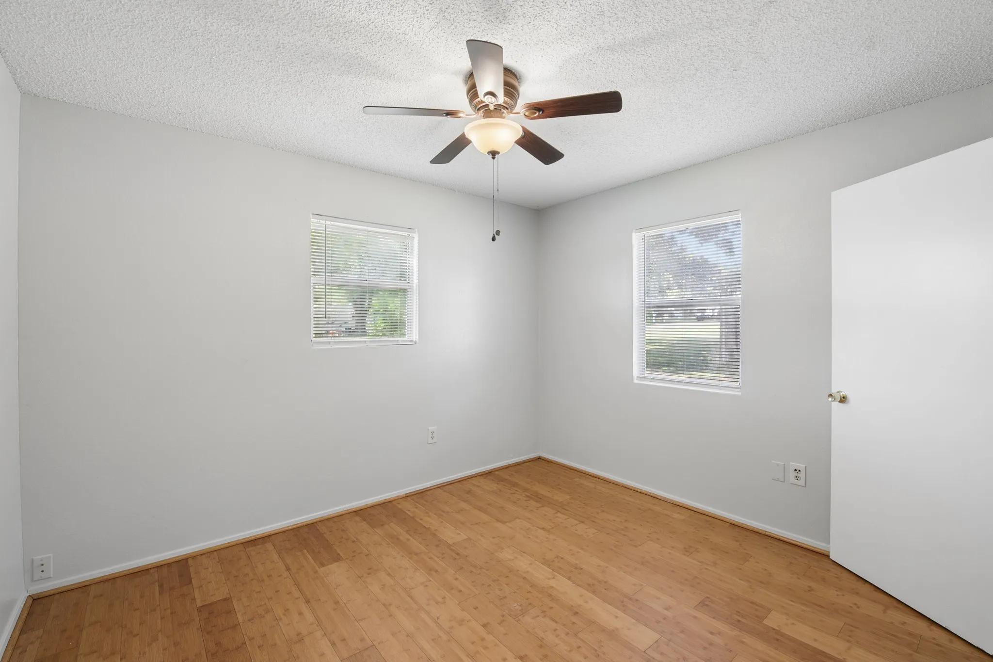Single Family Residence For Sale in Johnson County , 217 Chambers Drive, Alvarado, Texas 76009, 3 Bedroom, 2 Bathroom, Garage spaces, 1,206 Sqft, built in 1983, mls#21337705, Real Estate Agent in Alvarado, Homes For Sale in Johnson county, Homes For Sale in Alvarado, Realtor in Alvarado Texas, Real Estate Brokerage Independent Realty Texas, Luminita Cordes Realtor