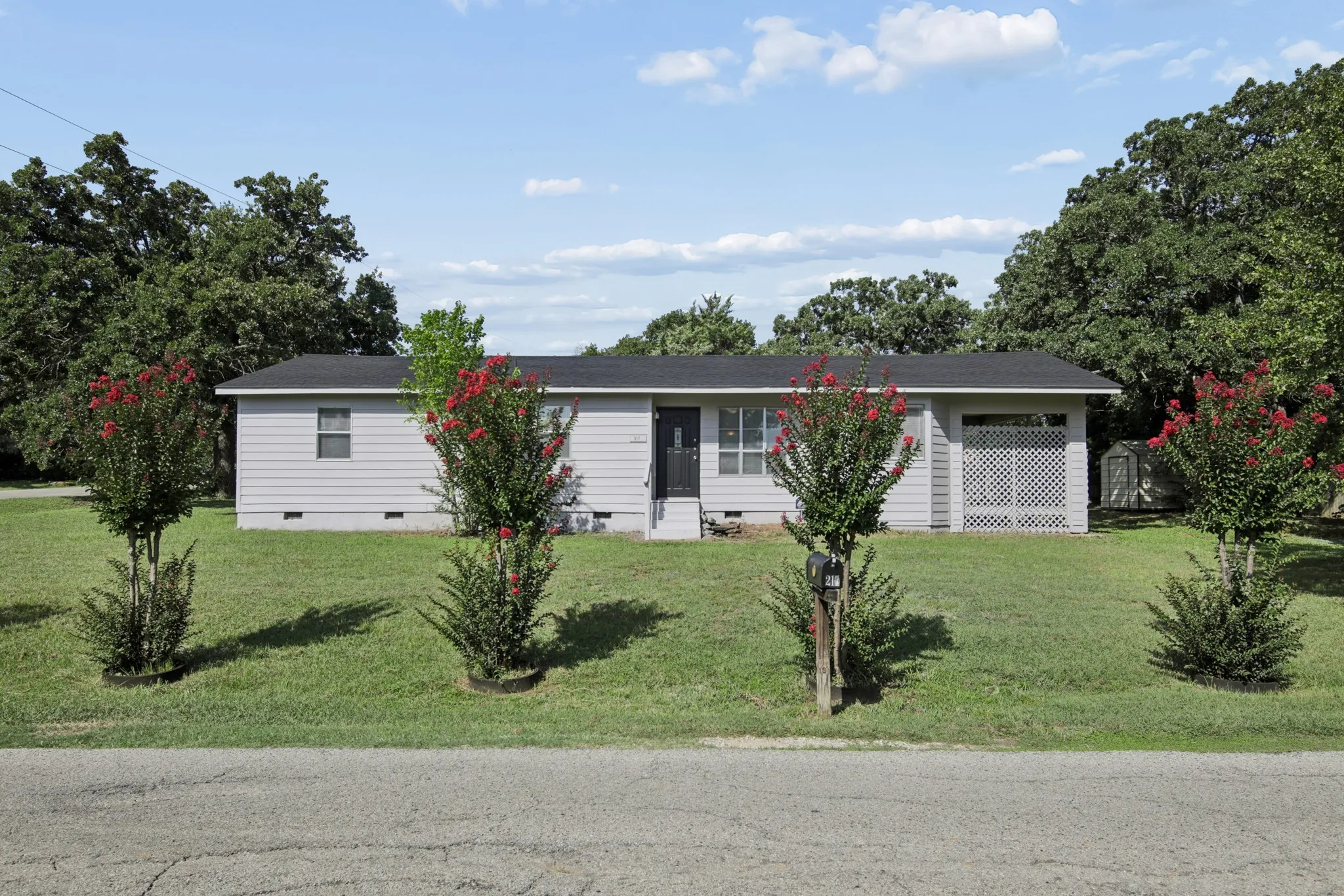 Single Family Residence For Sale in Johnson County , 217 Chambers Drive, Alvarado, Texas 76009, 3 Bedroom, 2 Bathroom, Garage spaces, 1,206 Sqft, built in 1983, mls#21337705, Real Estate Agent in Alvarado, Homes For Sale in Johnson county, Homes For Sale in Alvarado, Realtor in Alvarado Texas, Real Estate Brokerage Independent Realty Texas, Luminita Cordes Realtor