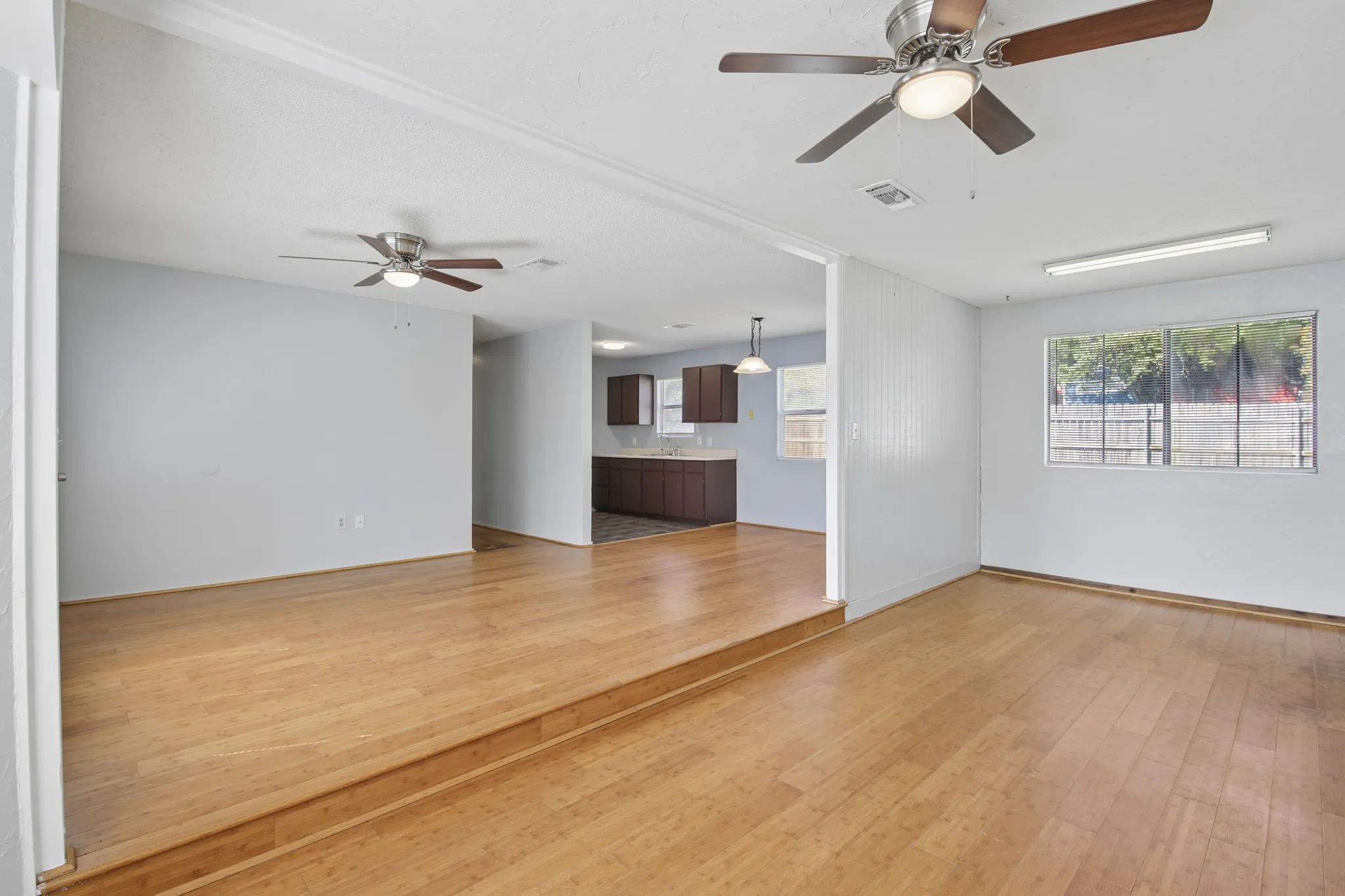 Single Family Residence For Sale in Johnson County , 217 Chambers Drive, Alvarado, Texas 76009, 3 Bedroom, 2 Bathroom, Garage spaces, 1,206 Sqft, built in 1983, mls#21337705, Real Estate Agent in Alvarado, Homes For Sale in Johnson county, Homes For Sale in Alvarado, Realtor in Alvarado Texas, Real Estate Brokerage Independent Realty Texas, Luminita Cordes Realtor