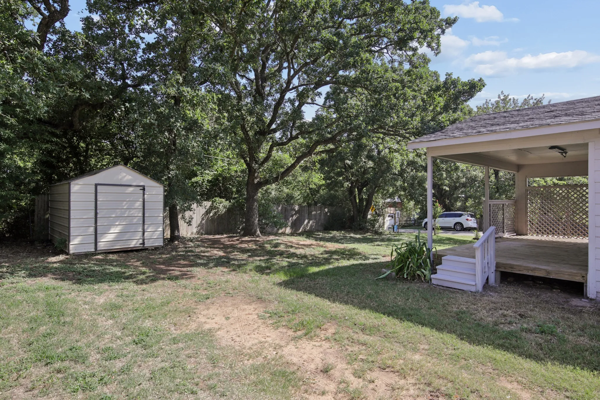 Single Family Residence For Sale in Johnson County , 217 Chambers Drive, Alvarado, Texas 76009, 3 Bedroom, 2 Bathroom, Garage spaces, 1,206 Sqft, built in 1983, mls#21337705, Real Estate Agent in Alvarado, Homes For Sale in Johnson county, Homes For Sale in Alvarado, Realtor in Alvarado Texas, Real Estate Brokerage Independent Realty Texas, Luminita Cordes Realtor