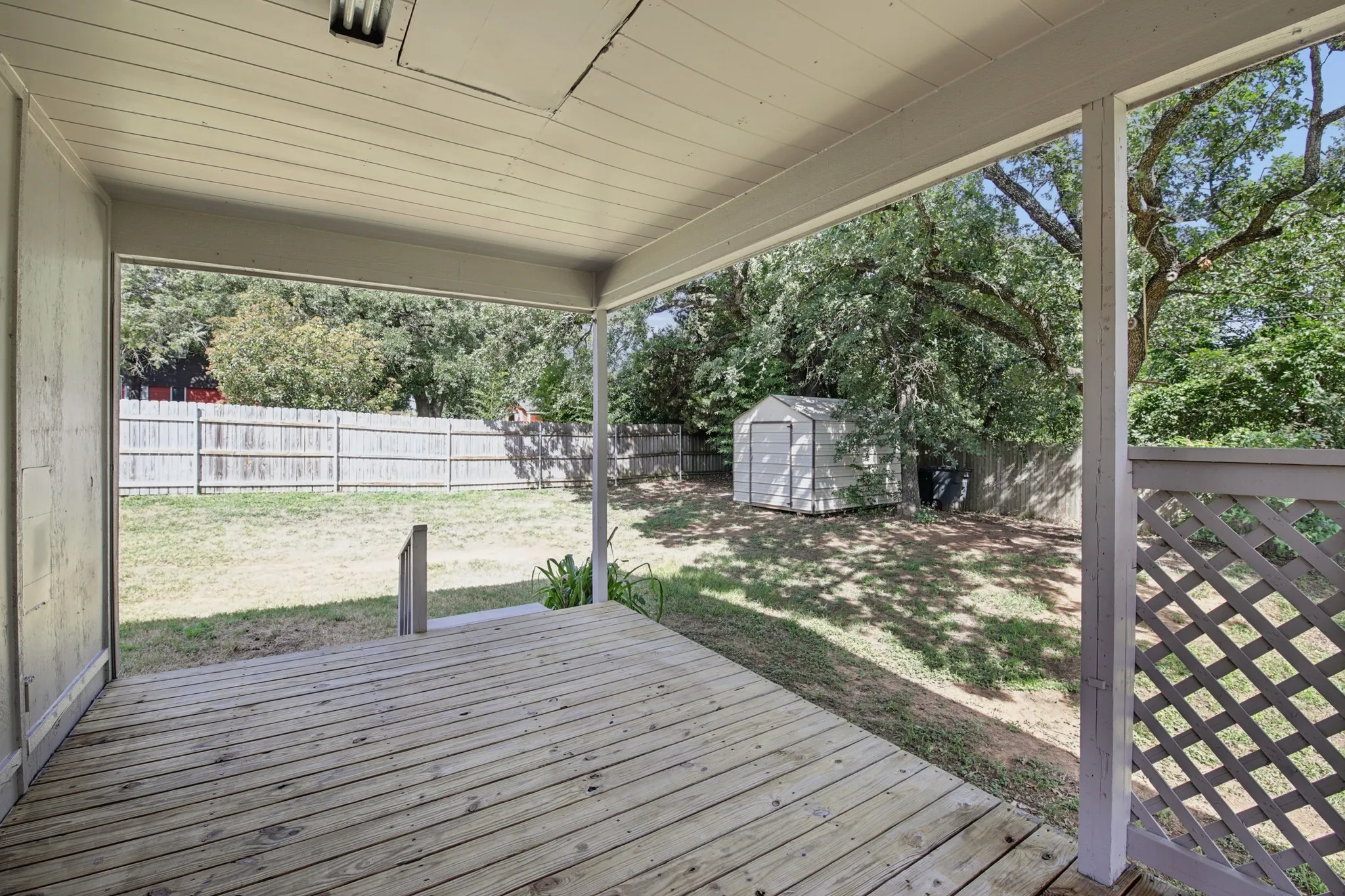 Single Family Residence For Sale in Johnson County , 217 Chambers Drive, Alvarado, Texas 76009, 3 Bedroom, 2 Bathroom, Garage spaces, 1,206 Sqft, built in 1983, mls#21337705, Real Estate Agent in Alvarado, Homes For Sale in Johnson county, Homes For Sale in Alvarado, Realtor in Alvarado Texas, Real Estate Brokerage Independent Realty Texas, Luminita Cordes Realtor