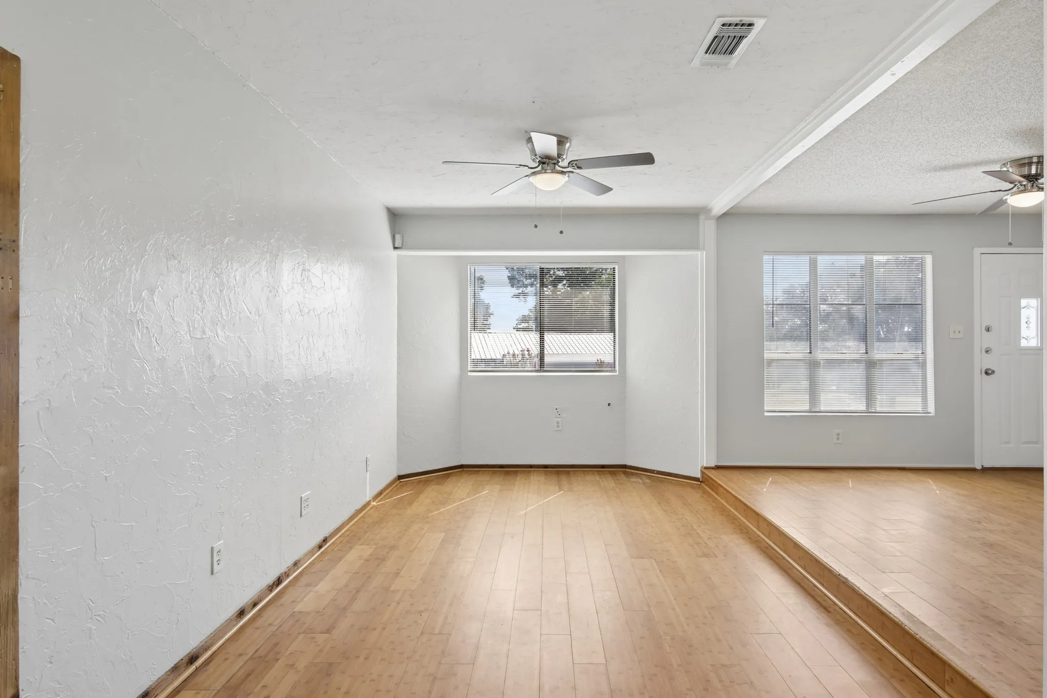 Single Family Residence For Sale in Johnson County , 217 Chambers Drive, Alvarado, Texas 76009, 3 Bedroom, 2 Bathroom, Garage spaces, 1,206 Sqft, built in 1983, mls#21337705, Real Estate Agent in Alvarado, Homes For Sale in Johnson county, Homes For Sale in Alvarado, Realtor in Alvarado Texas, Real Estate Brokerage Independent Realty Texas, Luminita Cordes Realtor