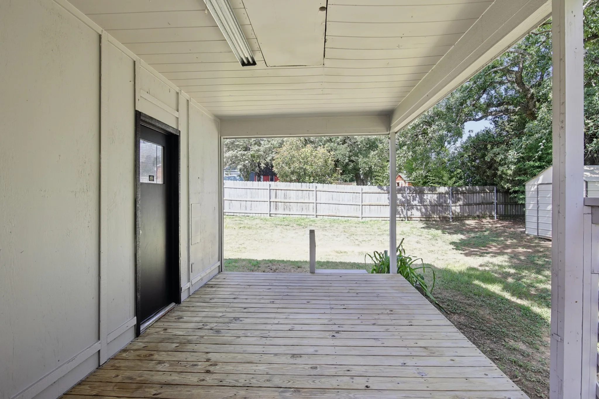 Single Family Residence For Sale in Johnson County , 217 Chambers Drive, Alvarado, Texas 76009, 3 Bedroom, 2 Bathroom, Garage spaces, 1,206 Sqft, built in 1983, mls#21337705, Real Estate Agent in Alvarado, Homes For Sale in Johnson county, Homes For Sale in Alvarado, Realtor in Alvarado Texas, Real Estate Brokerage Independent Realty Texas, Luminita Cordes Realtor
