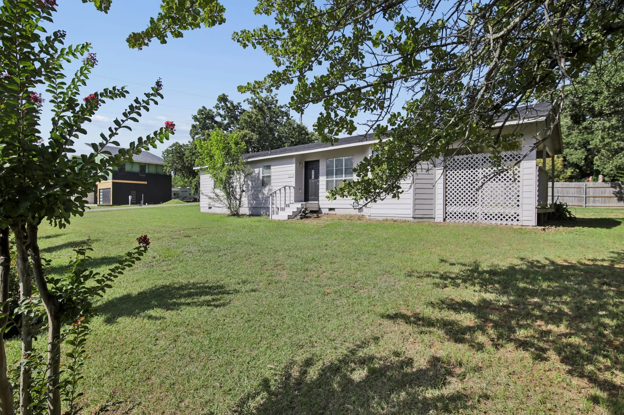 Single Family Residence For Sale in Johnson County , 217 Chambers Drive, Alvarado, Texas 76009, 3 Bedroom, 2 Bathroom, Garage spaces, 1,206 Sqft, built in 1983, mls#21337705, Real Estate Agent in Alvarado, Homes For Sale in Johnson county, Homes For Sale in Alvarado, Realtor in Alvarado Texas, Real Estate Brokerage Independent Realty Texas, Luminita Cordes Realtor