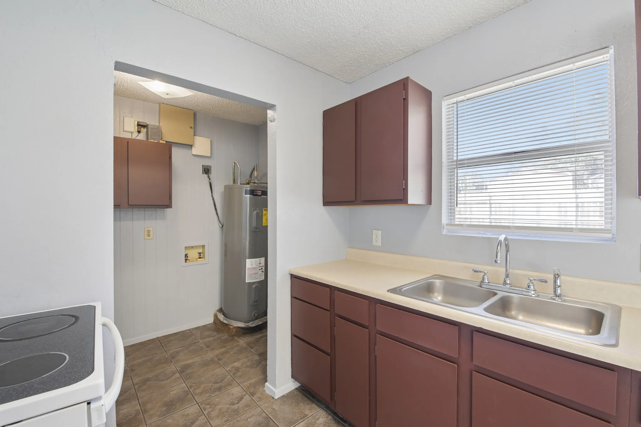 Single Family Residence For Sale in Johnson County , 217 Chambers Drive, Alvarado, Texas 76009, 3 Bedroom, 2 Bathroom, Garage spaces, 1,206 Sqft, built in 1983, mls#21337705, Real Estate Agent in Alvarado, Homes For Sale in Johnson county, Homes For Sale in Alvarado, Realtor in Alvarado Texas, Real Estate Brokerage Independent Realty Texas, Luminita Cordes Realtor