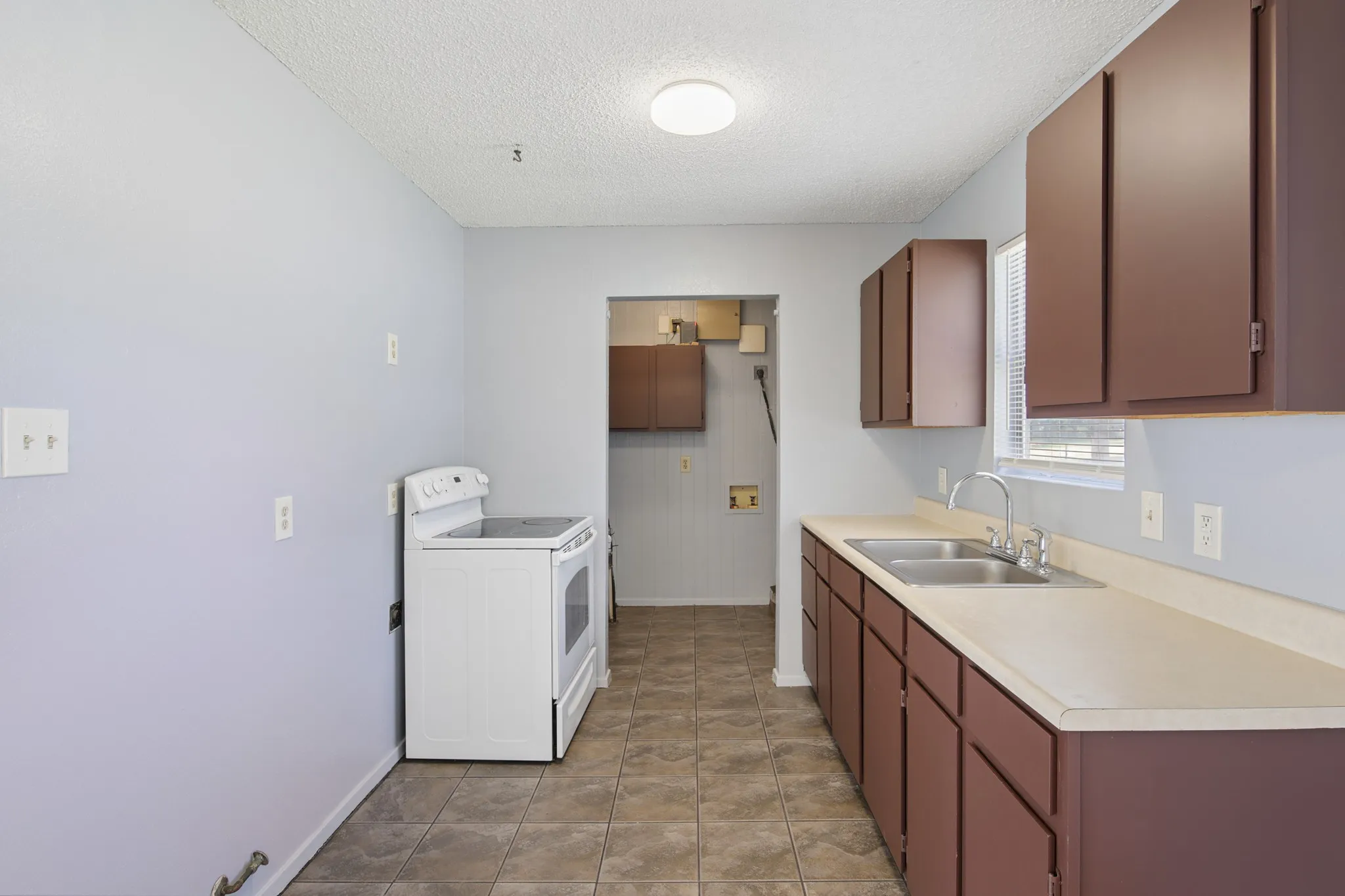 Single Family Residence For Sale in Johnson County , 217 Chambers Drive, Alvarado, Texas 76009, 3 Bedroom, 2 Bathroom, Garage spaces, 1,206 Sqft, built in 1983, mls#21337705, Real Estate Agent in Alvarado, Homes For Sale in Johnson county, Homes For Sale in Alvarado, Realtor in Alvarado Texas, Real Estate Brokerage Independent Realty Texas, Luminita Cordes Realtor