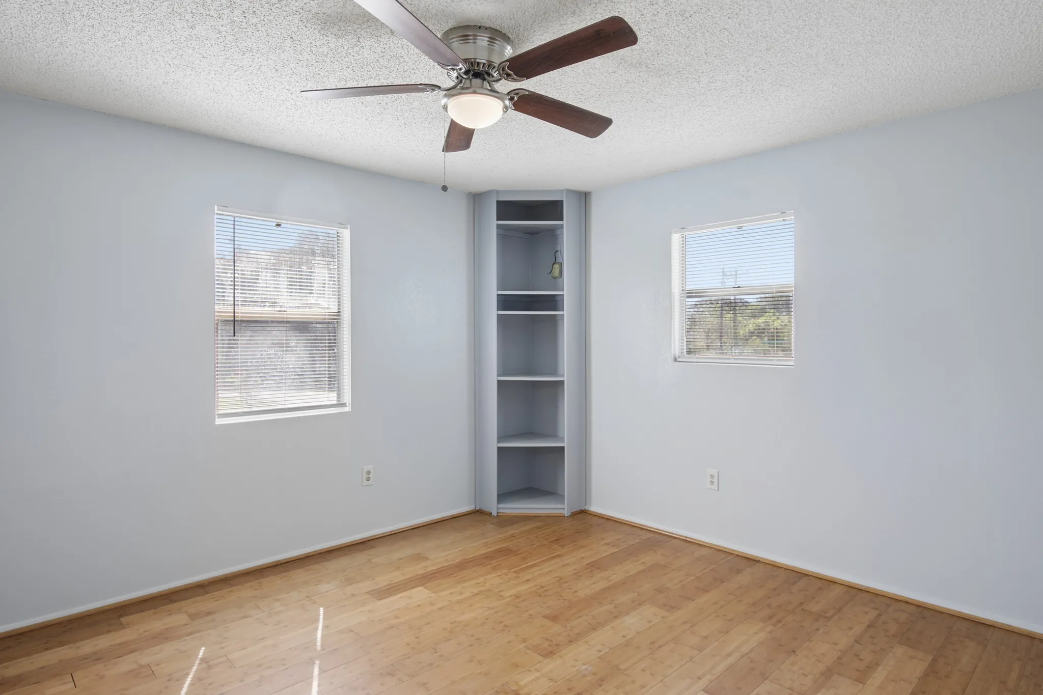 Single Family Residence For Sale in Johnson County , 217 Chambers Drive, Alvarado, Texas 76009, 3 Bedroom, 2 Bathroom, Garage spaces, 1,206 Sqft, built in 1983, mls#21337705, Real Estate Agent in Alvarado, Homes For Sale in Johnson county, Homes For Sale in Alvarado, Realtor in Alvarado Texas, Real Estate Brokerage Independent Realty Texas, Luminita Cordes Realtor