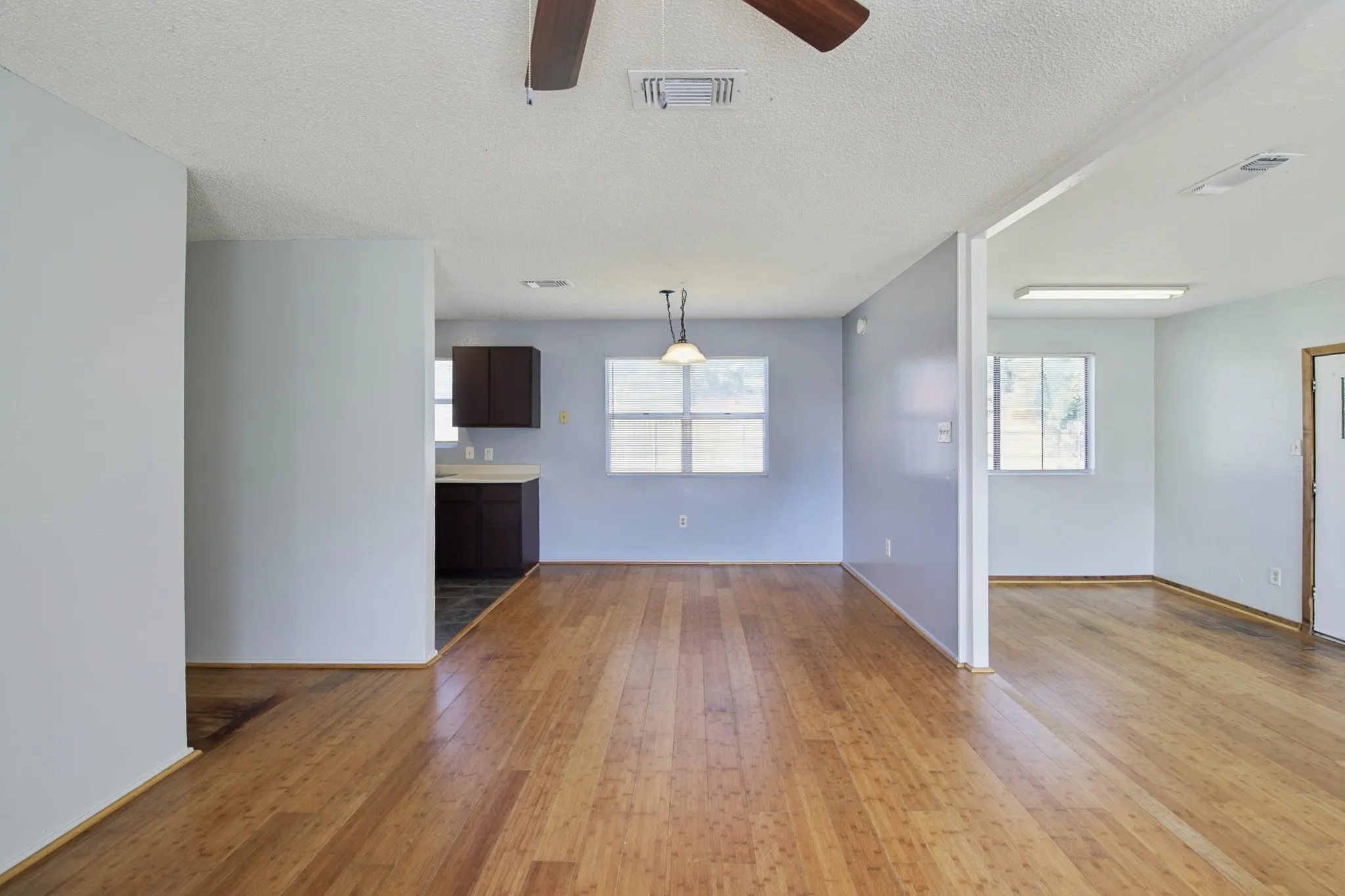 Single Family Residence For Sale in Johnson County , 217 Chambers Drive, Alvarado, Texas 76009, 3 Bedroom, 2 Bathroom, Garage spaces, 1,206 Sqft, built in 1983, mls#21337705, Real Estate Agent in Alvarado, Homes For Sale in Johnson county, Homes For Sale in Alvarado, Realtor in Alvarado Texas, Real Estate Brokerage Independent Realty Texas, Luminita Cordes Realtor