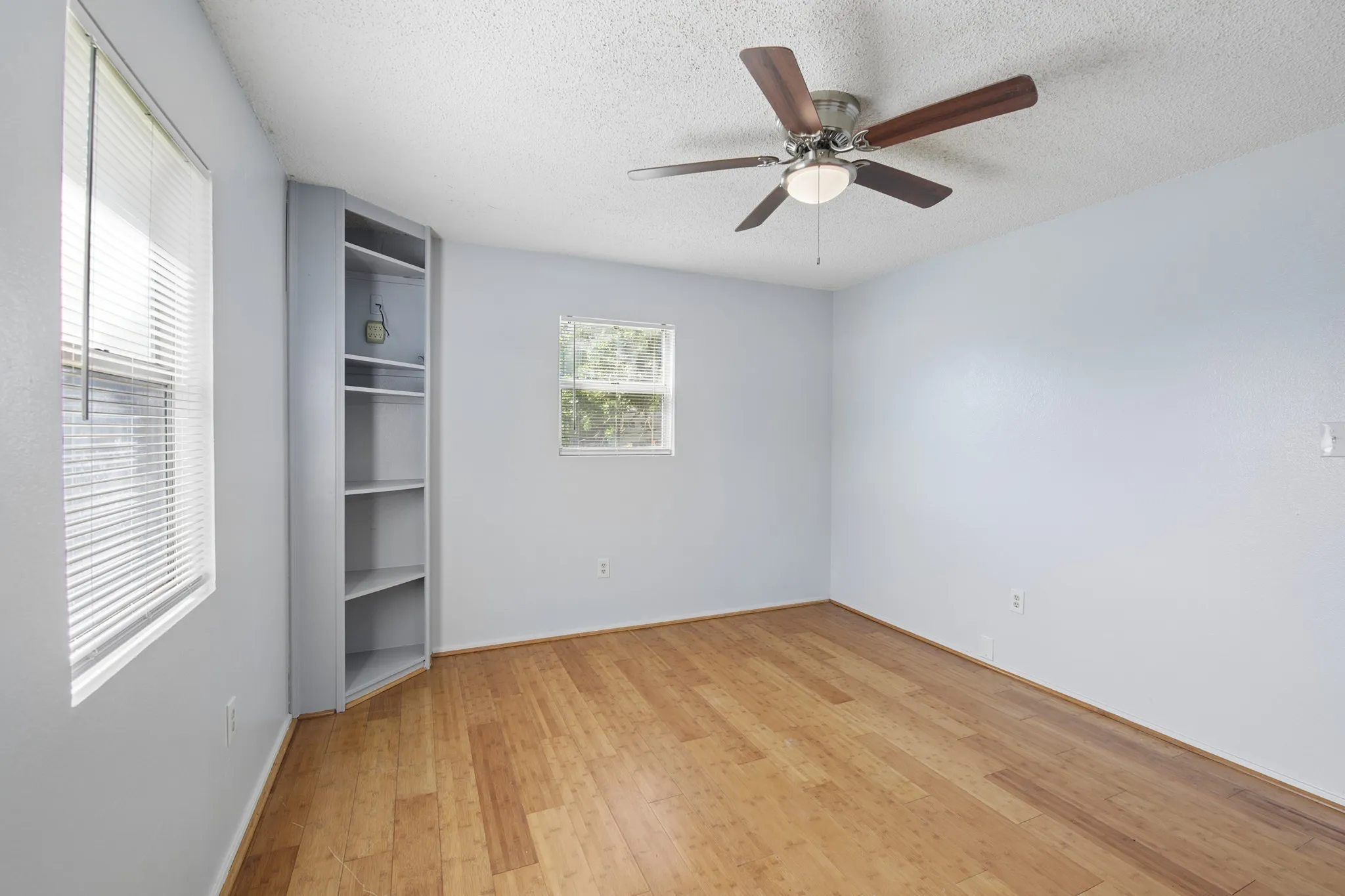 Single Family Residence For Sale in Johnson County , 217 Chambers Drive, Alvarado, Texas 76009, 3 Bedroom, 2 Bathroom, Garage spaces, 1,206 Sqft, built in 1983, mls#21337705, Real Estate Agent in Alvarado, Homes For Sale in Johnson county, Homes For Sale in Alvarado, Realtor in Alvarado Texas, Real Estate Brokerage Independent Realty Texas, Luminita Cordes Realtor