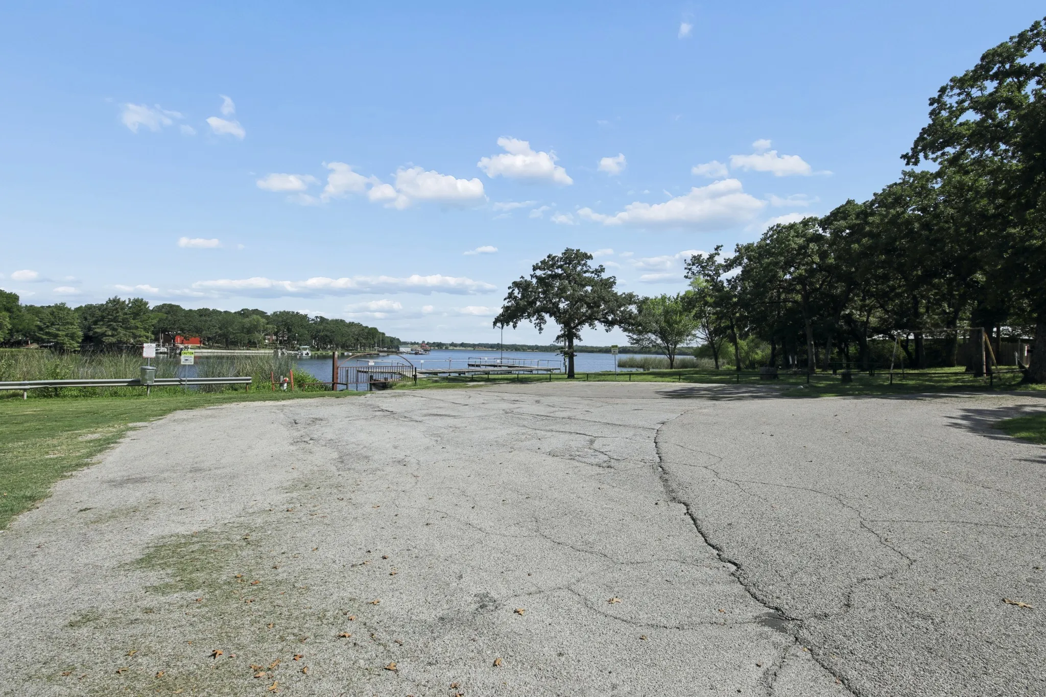 Single Family Residence For Sale in Johnson County , 217 Chambers Drive, Alvarado, Texas 76009, 3 Bedroom, 2 Bathroom, Garage spaces, 1,206 Sqft, built in 1983, mls#21337705, Real Estate Agent in Alvarado, Homes For Sale in Johnson county, Homes For Sale in Alvarado, Realtor in Alvarado Texas, Real Estate Brokerage Independent Realty Texas, Luminita Cordes Realtor