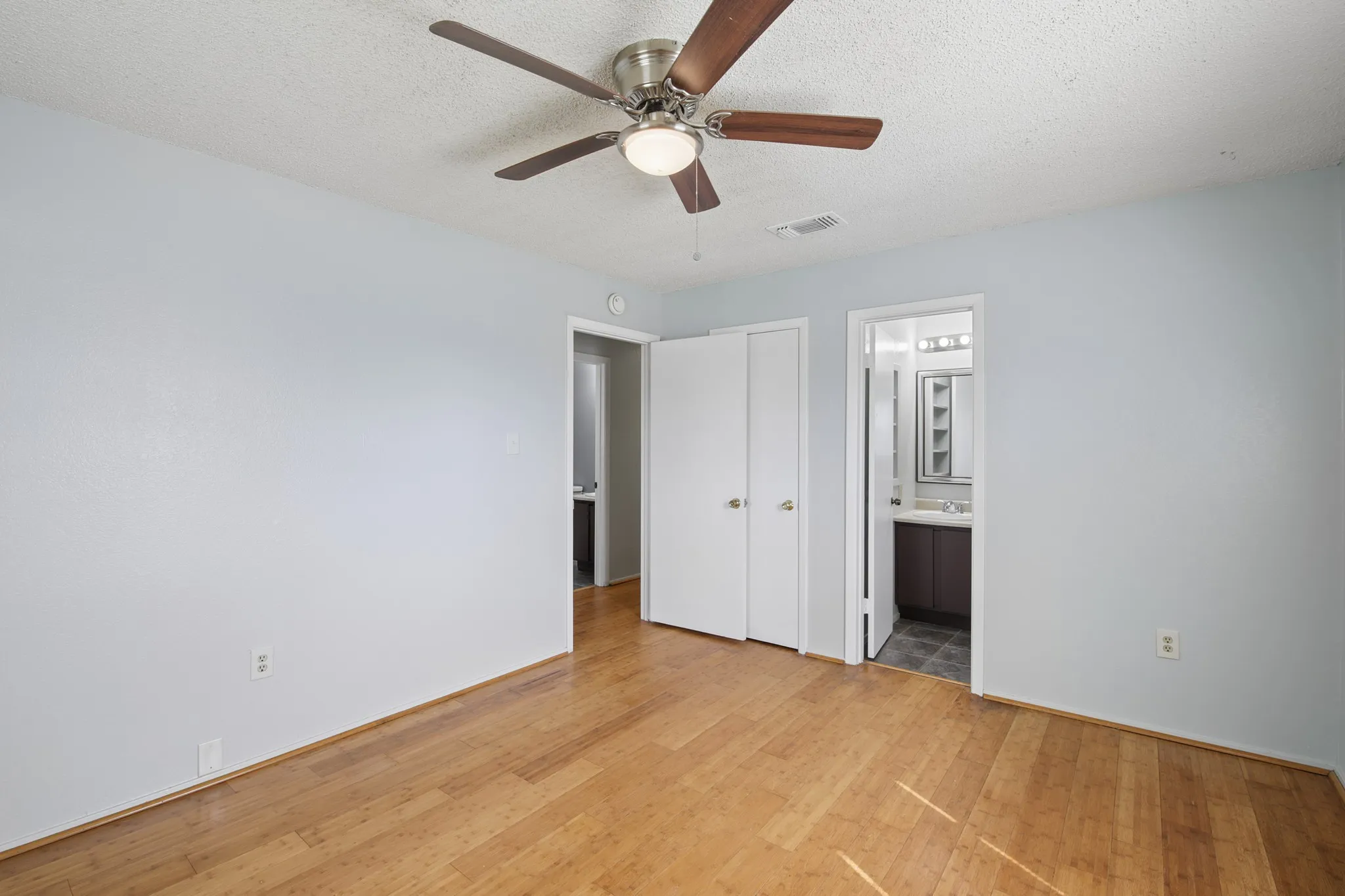 Single Family Residence For Sale in Johnson County , 217 Chambers Drive, Alvarado, Texas 76009, 3 Bedroom, 2 Bathroom, Garage spaces, 1,206 Sqft, built in 1983, mls#21337705, Real Estate Agent in Alvarado, Homes For Sale in Johnson county, Homes For Sale in Alvarado, Realtor in Alvarado Texas, Real Estate Brokerage Independent Realty Texas, Luminita Cordes Realtor