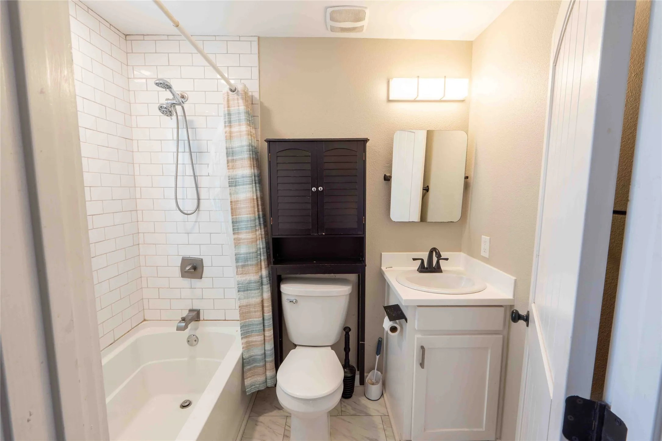 Single Family Residence For Sale in Jack County , 514 MCCONNELL Street, Jacksboro, Texas 76458, 3 Bedrooms, 2 Bathrooms, 1 Garage spaces, 1,408 Sqft, built in 1990, Price $199,000, mls#21338589, Real Estate Agent in Jacksboro, Homes For Sale in Jack county, Homes For Sale in Jacksboro, Realtor in Jacksboro Texas, Real Estate Brokerage Independent Realty Texas, Luminita Cordes Realtor