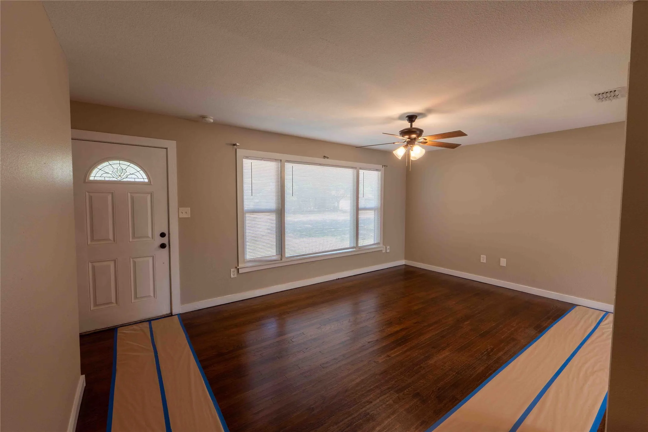 Single Family Residence For Sale in Jack County , 514 MCCONNELL Street, Jacksboro, Texas 76458, 3 Bedrooms, 2 Bathrooms, 1 Garage spaces, 1,408 Sqft, built in 1990, Price $199,000, mls#21338589, Real Estate Agent in Jacksboro, Homes For Sale in Jack county, Homes For Sale in Jacksboro, Realtor in Jacksboro Texas, Real Estate Brokerage Independent Realty Texas, Luminita Cordes Realtor