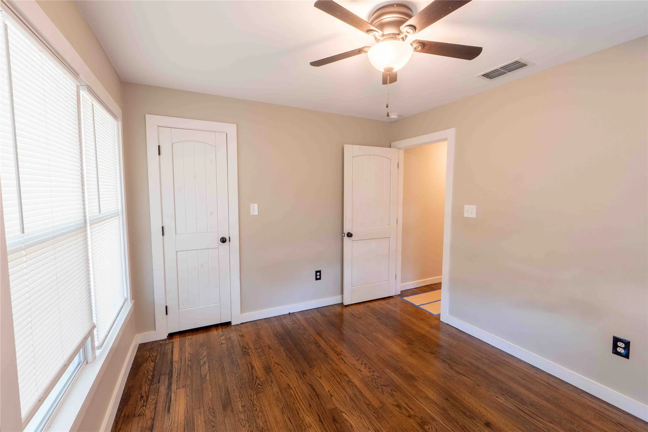 Single Family Residence For Sale in Jack County , 514 MCCONNELL Street, Jacksboro, Texas 76458, 3 Bedrooms, 2 Bathrooms, 1 Garage spaces, 1,408 Sqft, built in 1990, Price $199,000, mls#21338589, Real Estate Agent in Jacksboro, Homes For Sale in Jack county, Homes For Sale in Jacksboro, Realtor in Jacksboro Texas, Real Estate Brokerage Independent Realty Texas, Luminita Cordes Realtor