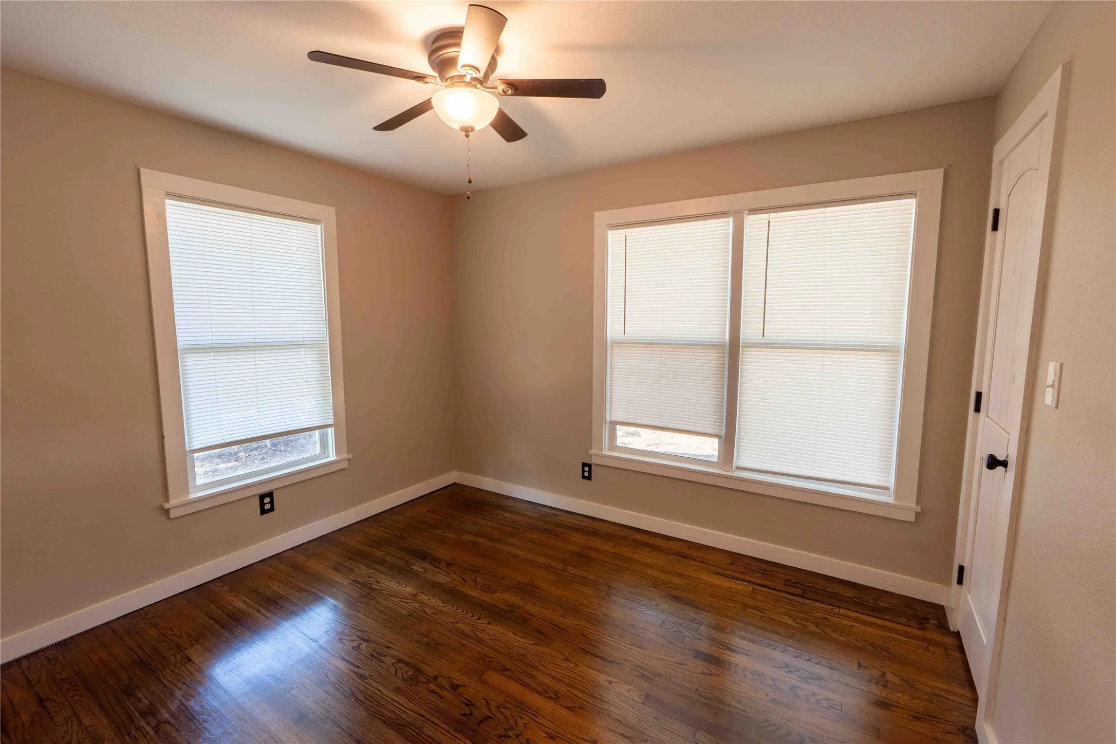 Single Family Residence For Sale in Jack County , 514 MCCONNELL Street, Jacksboro, Texas 76458, 3 Bedrooms, 2 Bathrooms, 1 Garage spaces, 1,408 Sqft, built in 1990, Price $199,000, mls#21338589, Real Estate Agent in Jacksboro, Homes For Sale in Jack county, Homes For Sale in Jacksboro, Realtor in Jacksboro Texas, Real Estate Brokerage Independent Realty Texas, Luminita Cordes Realtor