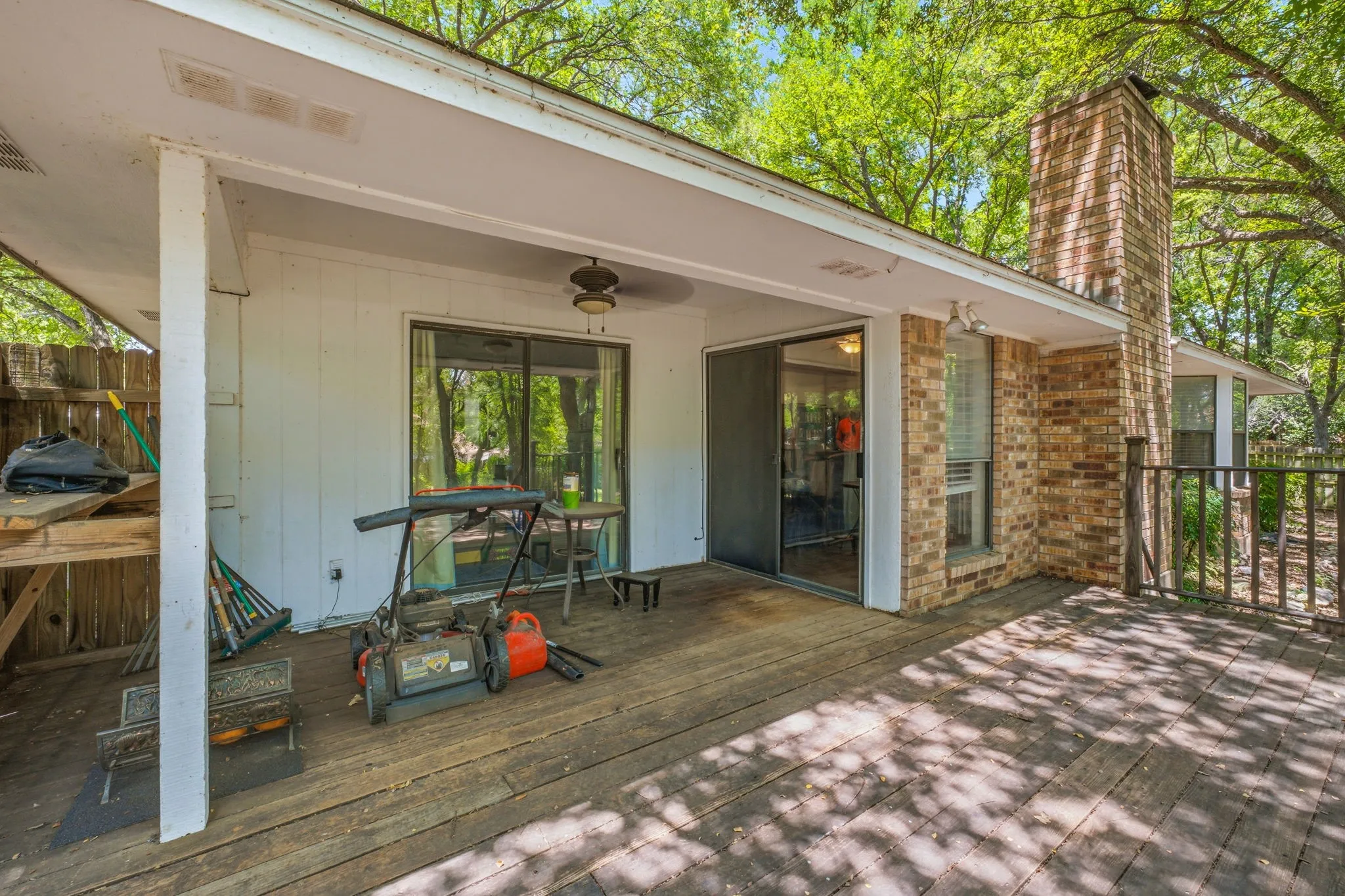 Single Family Residence For Sale in Hood County , 1303 Spanish Flower Drive, Granbury, Texas 76048, 3 Bedroom, 2 Bathroom, 1 Garage spaces, 1,309 Sqft, built in 1985, mls#21338344, Real Estate Agent in Granbury, Homes For Sale in Hood county, Homes For Sale in Granbury, Realtor in Granbury Texas, Real Estate Brokerage Independent Realty Texas, Luminita Cordes Realtor