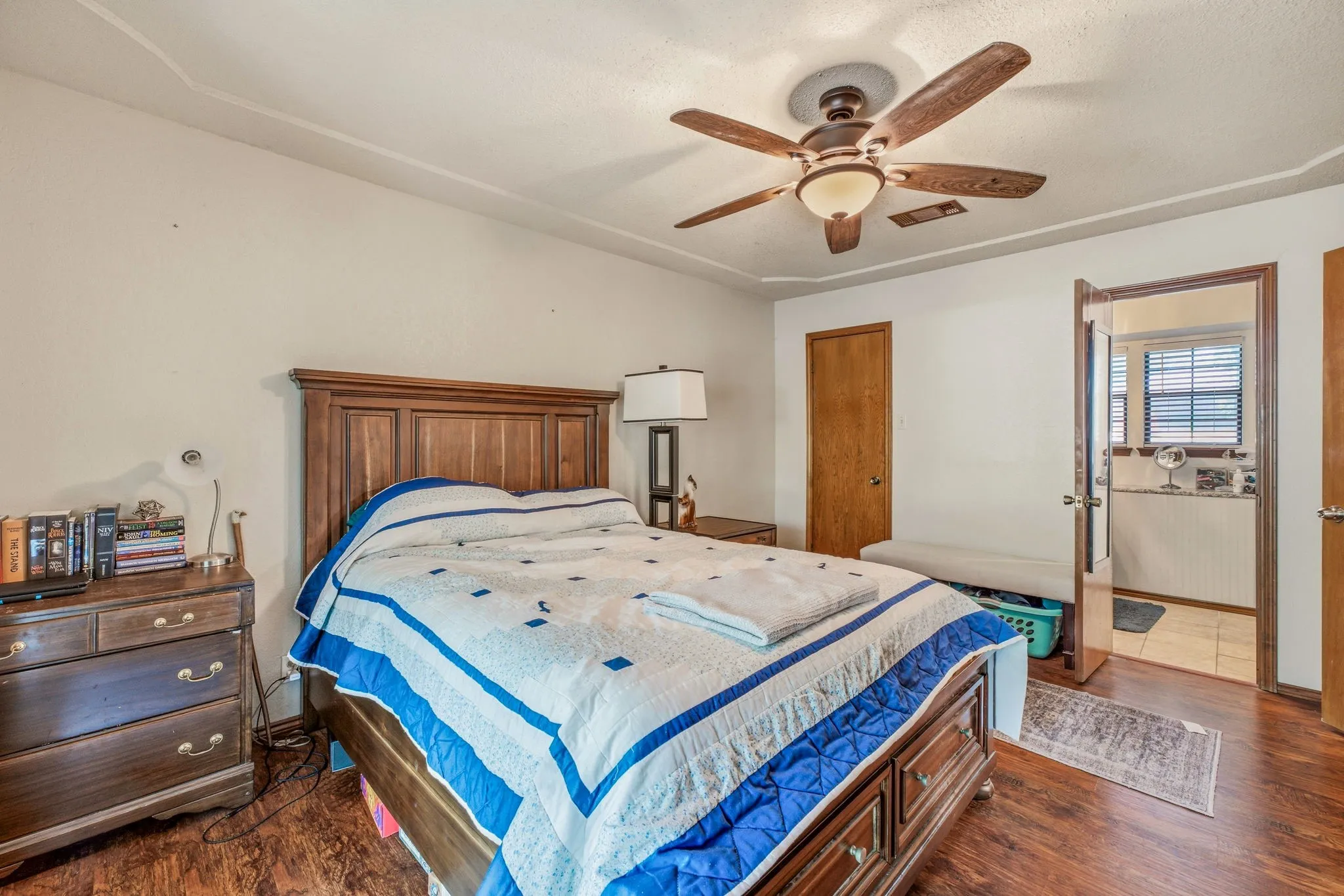 Single Family Residence For Sale in Hood County , 1303 Spanish Flower Drive, Granbury, Texas 76048, 3 Bedroom, 2 Bathroom, 1 Garage spaces, 1,309 Sqft, built in 1985, mls#21338344, Real Estate Agent in Granbury, Homes For Sale in Hood county, Homes For Sale in Granbury, Realtor in Granbury Texas, Real Estate Brokerage Independent Realty Texas, Luminita Cordes Realtor