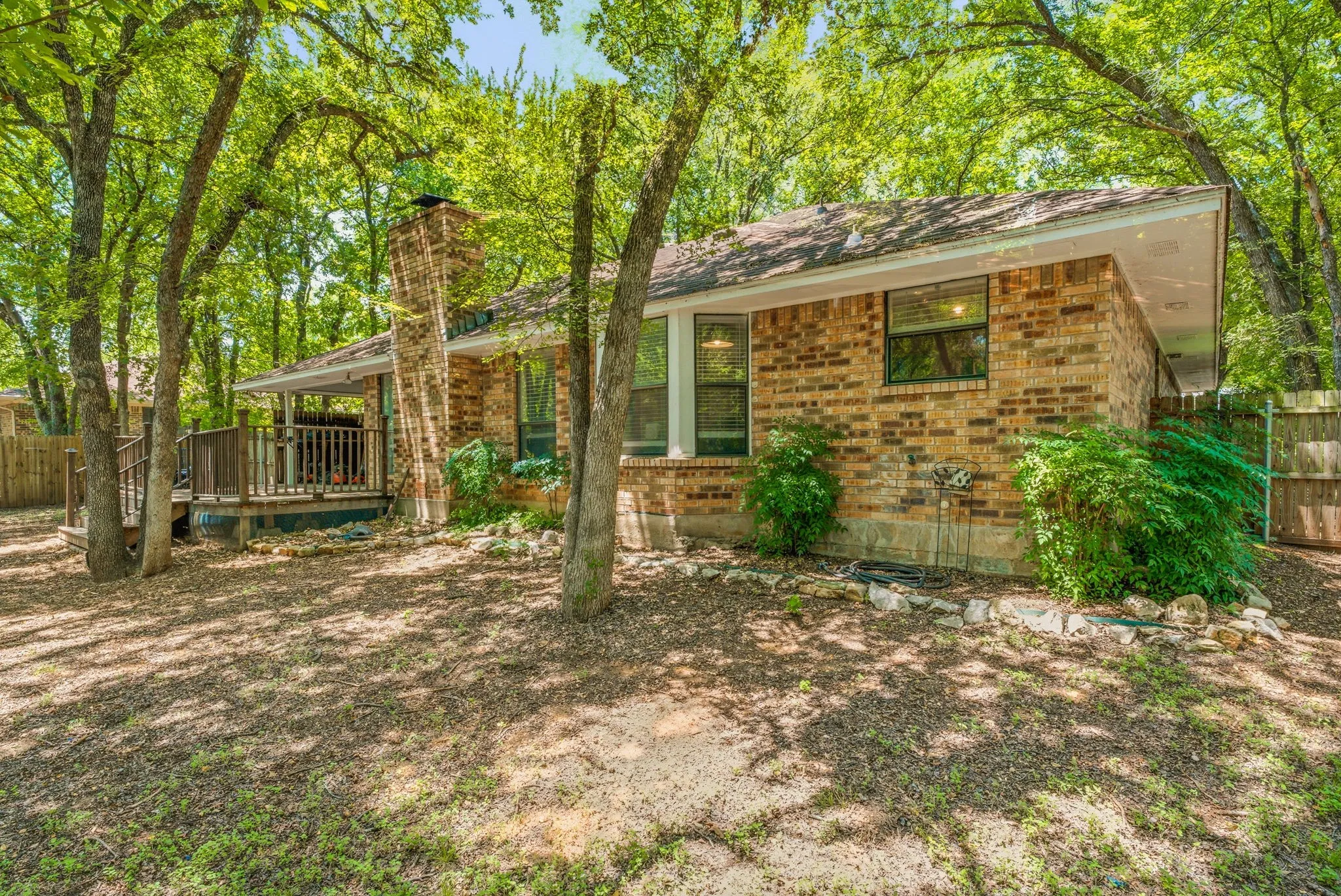 Single Family Residence For Sale in Hood County , 1303 Spanish Flower Drive, Granbury, Texas 76048, 3 Bedroom, 2 Bathroom, 1 Garage spaces, 1,309 Sqft, built in 1985, mls#21338344, Real Estate Agent in Granbury, Homes For Sale in Hood county, Homes For Sale in Granbury, Realtor in Granbury Texas, Real Estate Brokerage Independent Realty Texas, Luminita Cordes Realtor