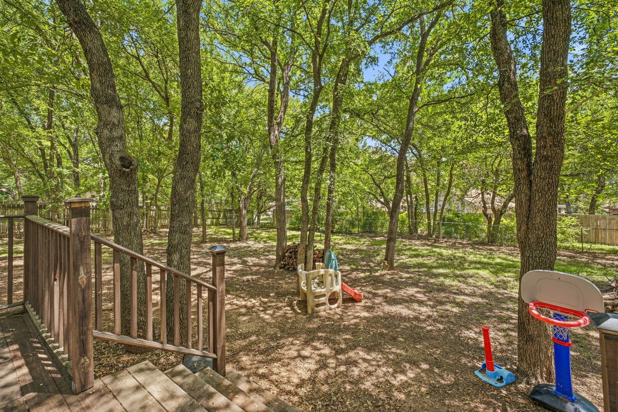 Single Family Residence For Sale in Hood County , 1303 Spanish Flower Drive, Granbury, Texas 76048, 3 Bedroom, 2 Bathroom, 1 Garage spaces, 1,309 Sqft, built in 1985, mls#21338344, Real Estate Agent in Granbury, Homes For Sale in Hood county, Homes For Sale in Granbury, Realtor in Granbury Texas, Real Estate Brokerage Independent Realty Texas, Luminita Cordes Realtor