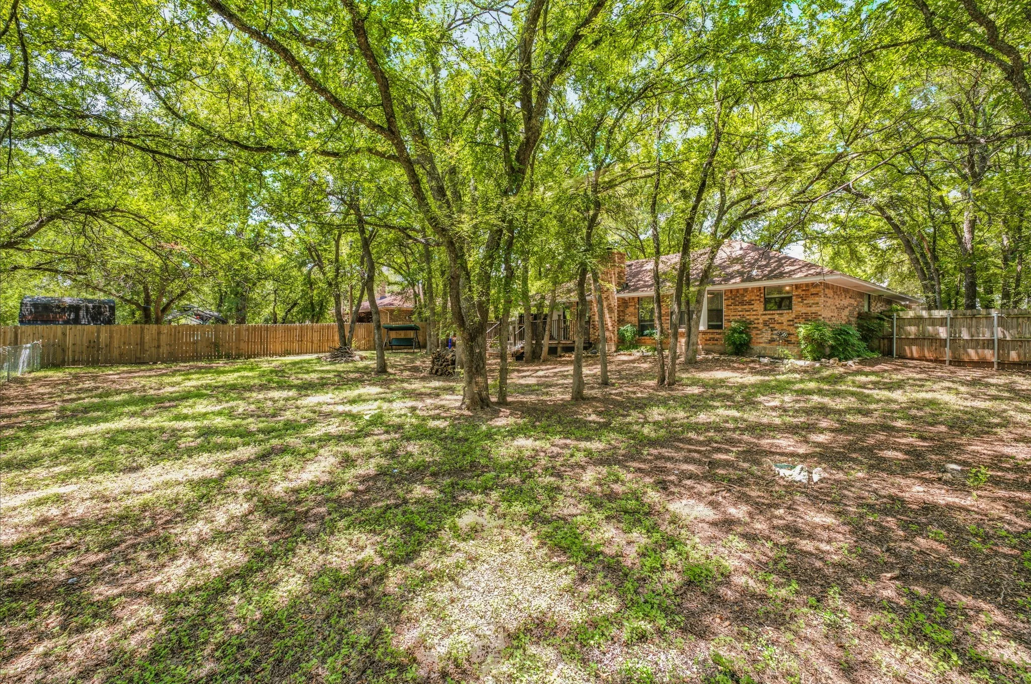 Single Family Residence For Sale in Hood County , 1303 Spanish Flower Drive, Granbury, Texas 76048, 3 Bedroom, 2 Bathroom, 1 Garage spaces, 1,309 Sqft, built in 1985, mls#21338344, Real Estate Agent in Granbury, Homes For Sale in Hood county, Homes For Sale in Granbury, Realtor in Granbury Texas, Real Estate Brokerage Independent Realty Texas, Luminita Cordes Realtor