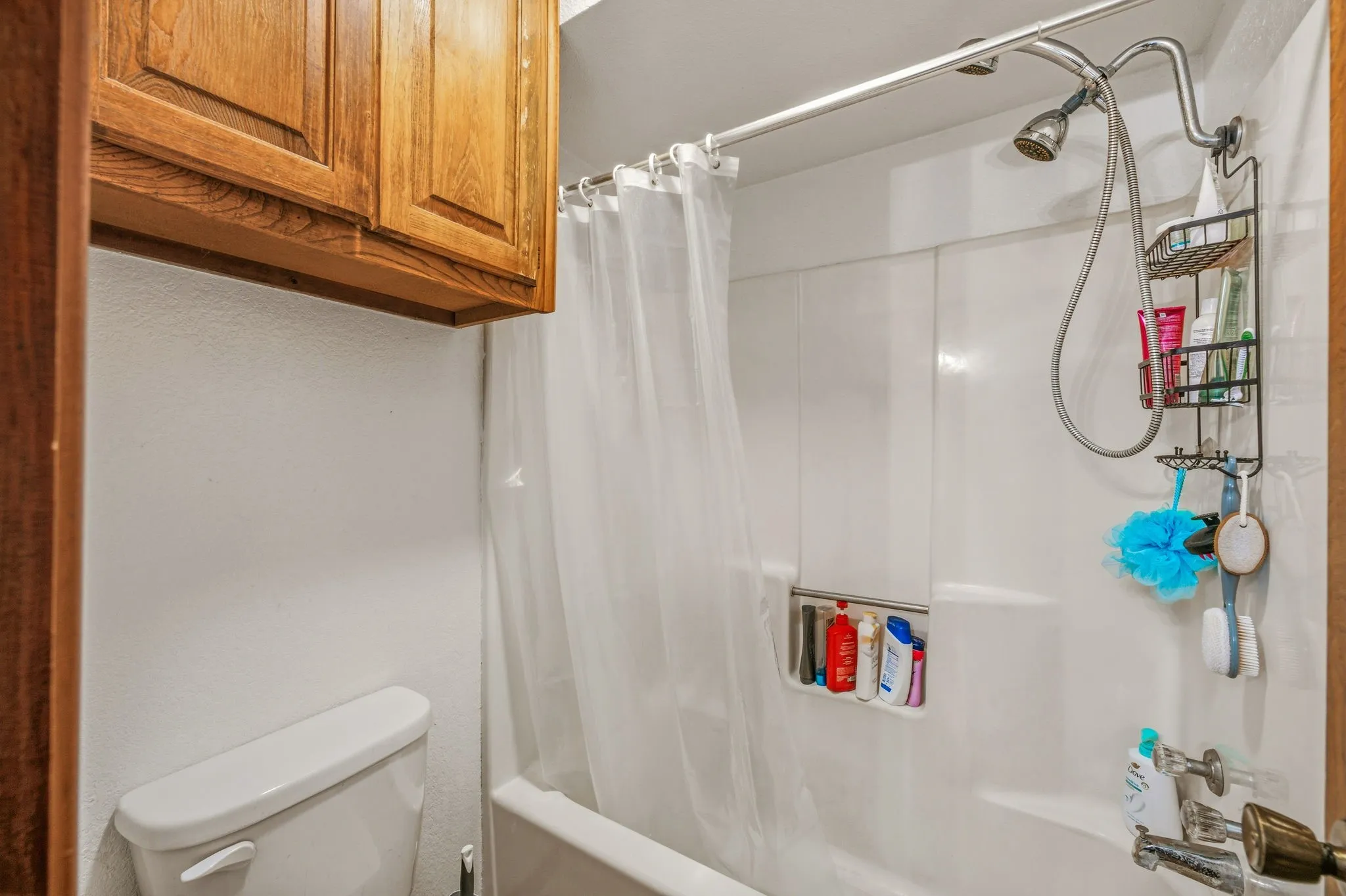 Single Family Residence For Sale in Hood County , 1303 Spanish Flower Drive, Granbury, Texas 76048, 3 Bedroom, 2 Bathroom, 1 Garage spaces, 1,309 Sqft, built in 1985, mls#21338344, Real Estate Agent in Granbury, Homes For Sale in Hood county, Homes For Sale in Granbury, Realtor in Granbury Texas, Real Estate Brokerage Independent Realty Texas, Luminita Cordes Realtor