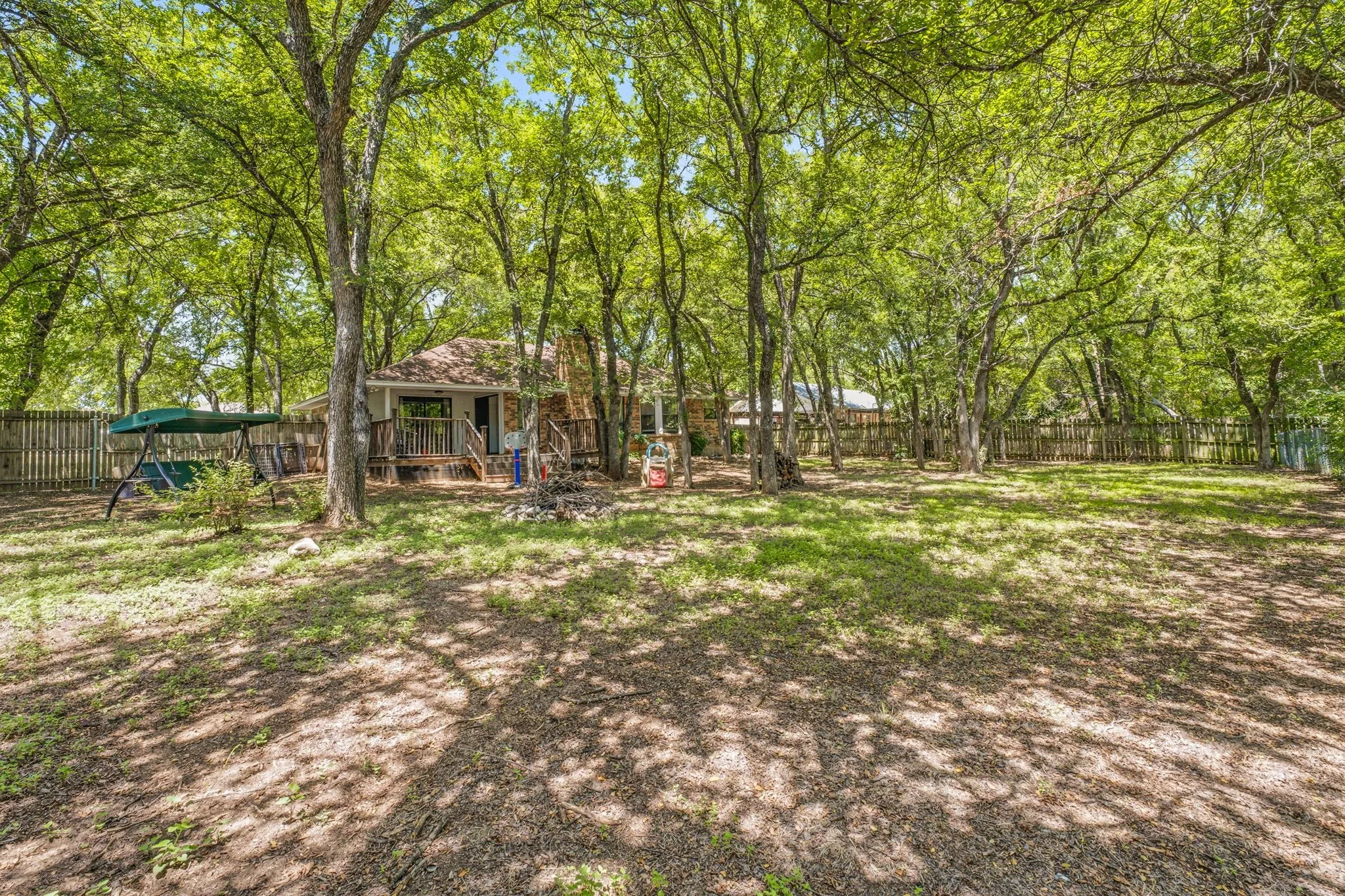 Single Family Residence For Sale in Hood County , 1303 Spanish Flower Drive, Granbury, Texas 76048, 3 Bedroom, 2 Bathroom, 1 Garage spaces, 1,309 Sqft, built in 1985, mls#21338344, Real Estate Agent in Granbury, Homes For Sale in Hood county, Homes For Sale in Granbury, Realtor in Granbury Texas, Real Estate Brokerage Independent Realty Texas, Luminita Cordes Realtor