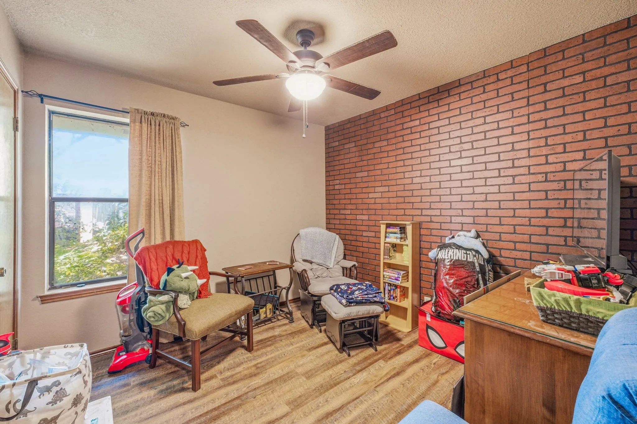 Single Family Residence For Sale in Hood County , 1303 Spanish Flower Drive, Granbury, Texas 76048, 3 Bedroom, 2 Bathroom, 1 Garage spaces, 1,309 Sqft, built in 1985, mls#21338344, Real Estate Agent in Granbury, Homes For Sale in Hood county, Homes For Sale in Granbury, Realtor in Granbury Texas, Real Estate Brokerage Independent Realty Texas, Luminita Cordes Realtor