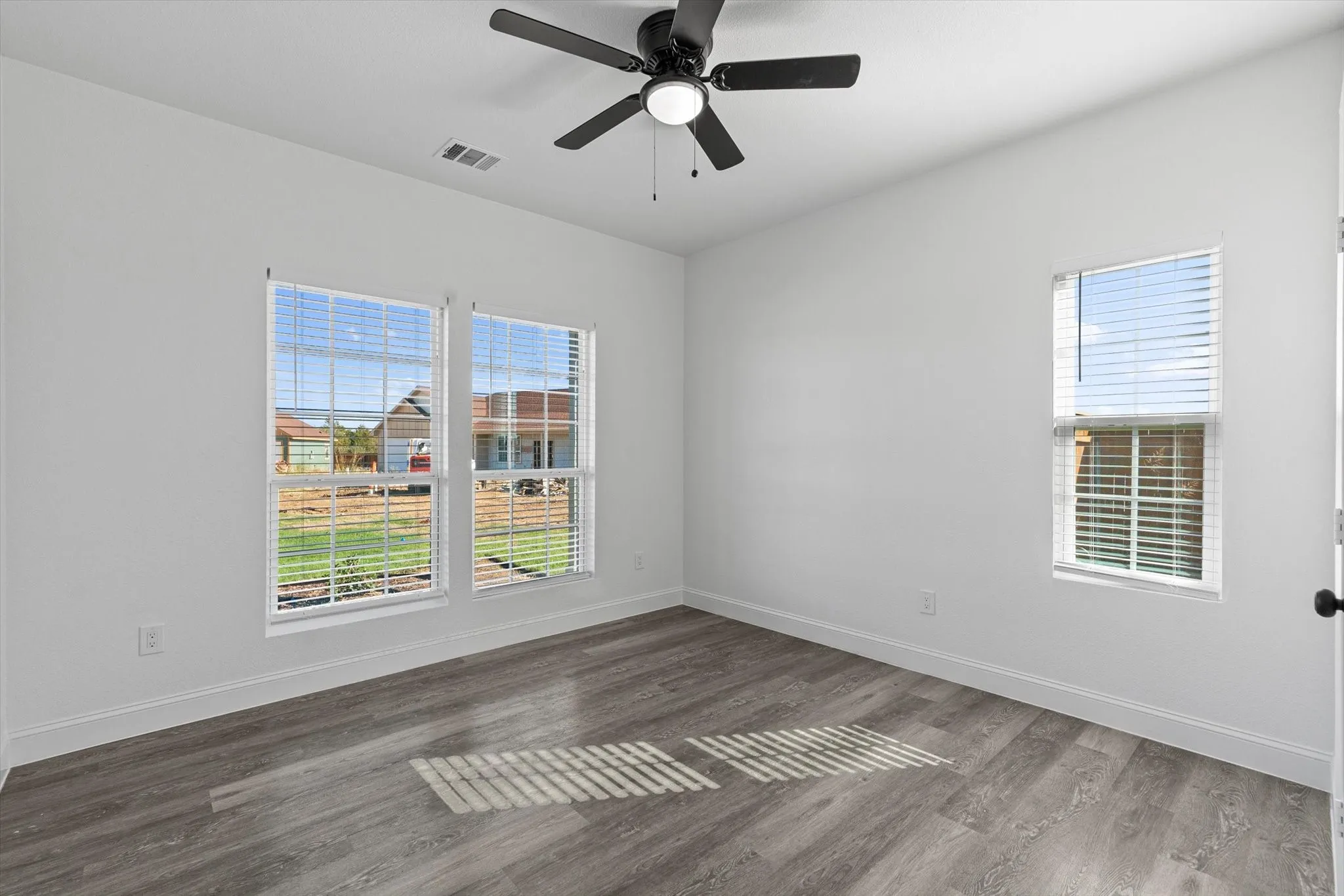 Single Family Residence For Rent in Rains County , 162 Pelican Drive, East Tawakoni, Texas 75472, 3 Bedroom, 2 Bathroom, 2 Garage spaces, 1,742 Sqft, built in 2024, mls#21338609, Real Estate Agent in East Tawakoni, Homes For Rent in Rains county, Homes For Rent in East Tawakoni, Realtor in East Tawakoni Texas, Real Estate Brokerage Independent Realty Texas, Luminita Cordes Realtor