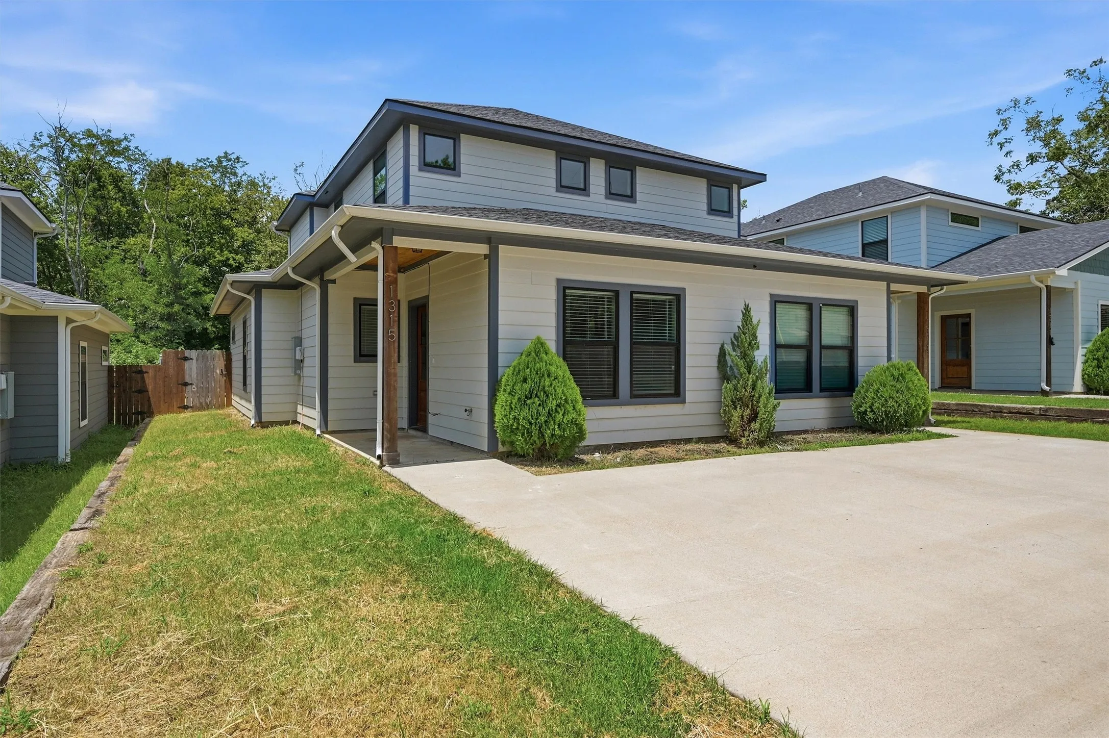 Duplex For Rent in Grayson County , 1315 S 5th Avenue, Denison, Texas 75021, 3 Bedroom, 2 Bathroom, Garage spaces, 1,224 Sqft, built in 2023, mls#21338605, Real Estate Agent in Denison, Homes For Rent in Grayson county, Homes For Rent in Denison, Realtor in Denison Texas, Real Estate Brokerage Independent Realty Texas, Luminita Cordes Realtor