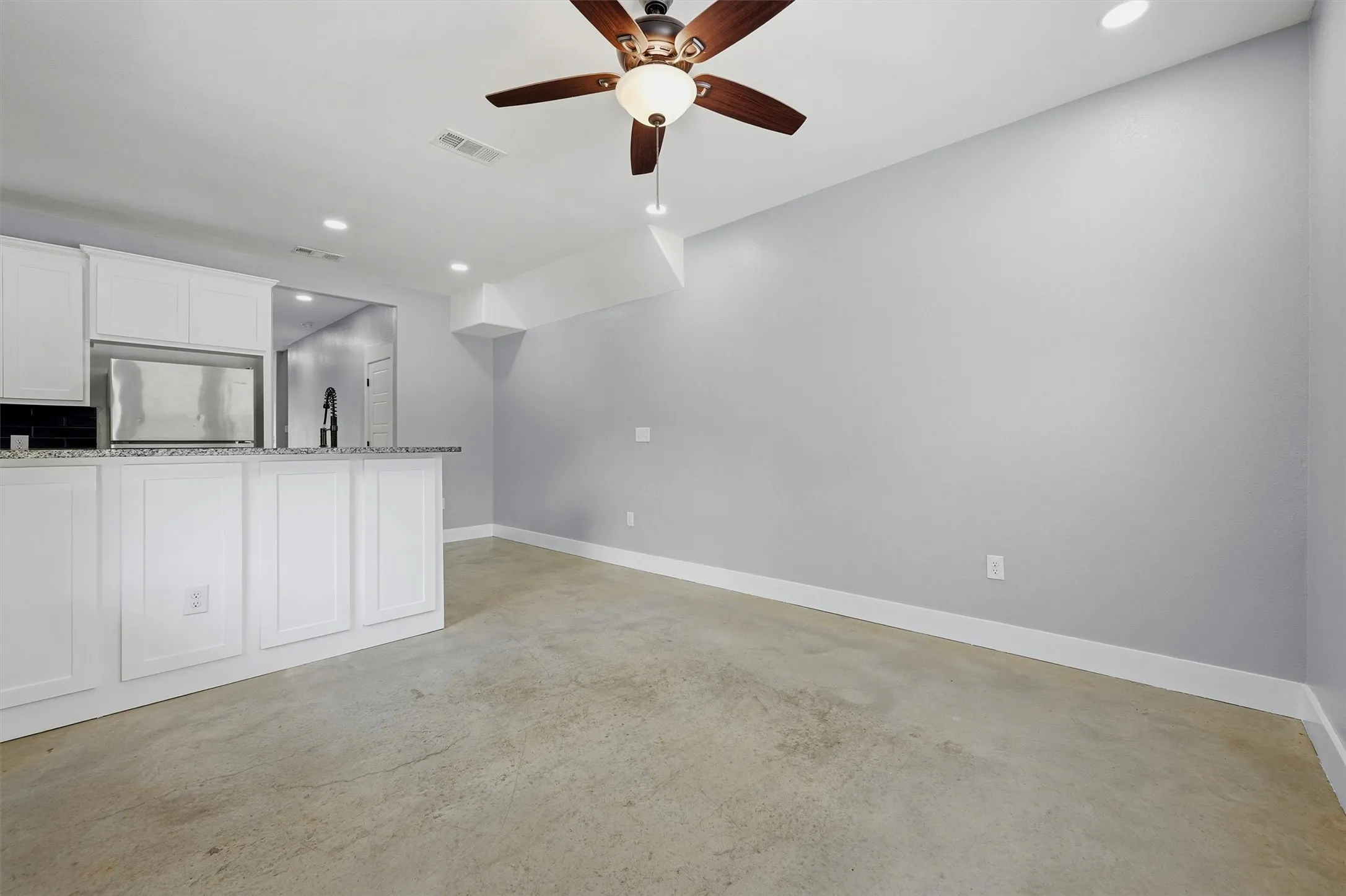 Duplex For Rent in Grayson County , 1315 S 5th Avenue, Denison, Texas 75021, 3 Bedroom, 2 Bathroom, Garage spaces, 1,224 Sqft, built in 2023, mls#21338605, Real Estate Agent in Denison, Homes For Rent in Grayson county, Homes For Rent in Denison, Realtor in Denison Texas, Real Estate Brokerage Independent Realty Texas, Luminita Cordes Realtor