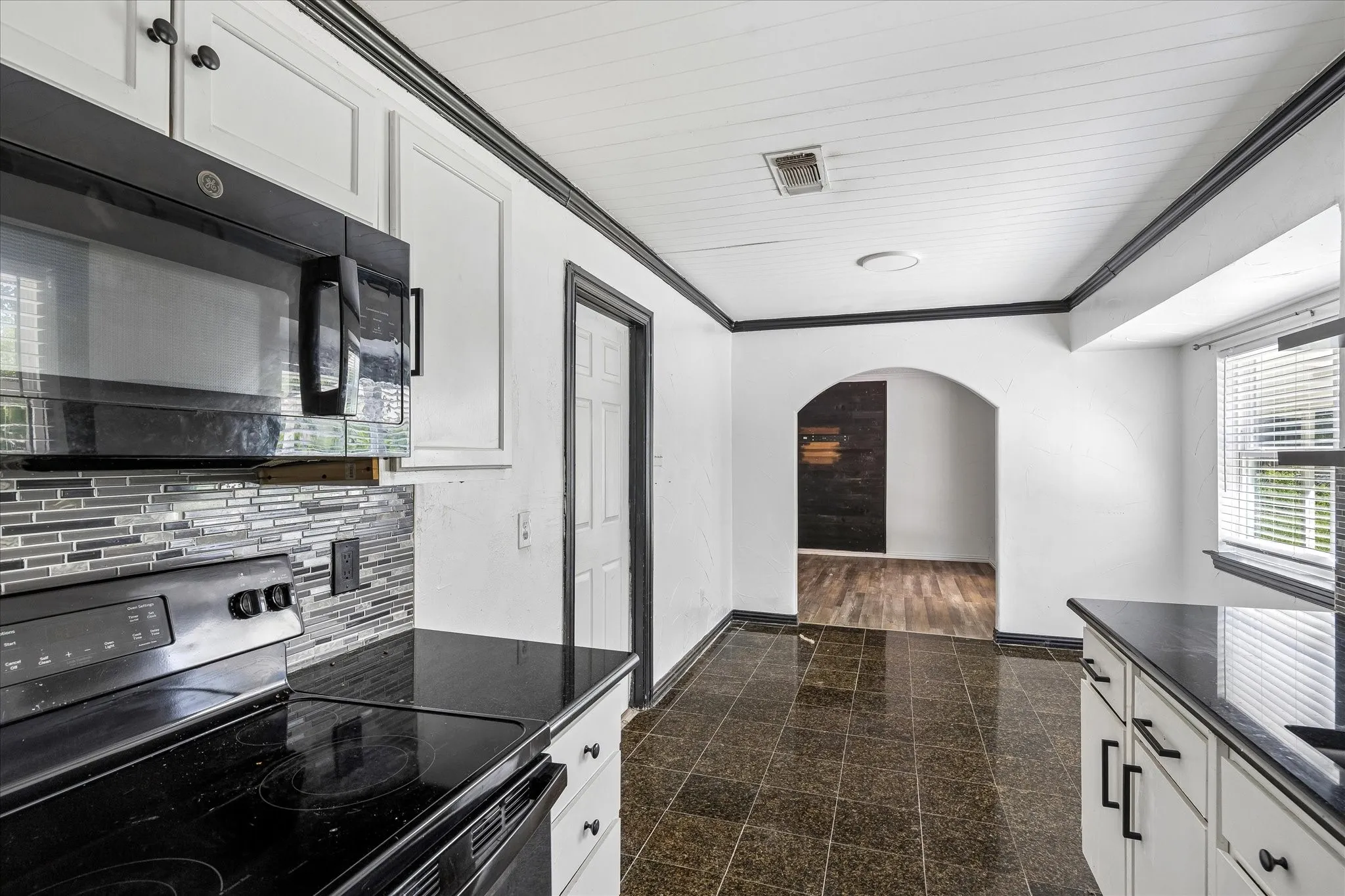 Single Family Residence For Sale in Tarrant County , 716 Heathcliff Drive, Everman, Texas 76140, 3 Bedrooms, 2 Bathrooms, 2 Garage spaces, 1,067 Sqft, built in 1971, Price $235,000, mls#21338613, Real Estate Agent in Everman, Homes For Sale in Tarrant county, Homes For Sale in Everman, Realtor in Everman Texas, Real Estate Brokerage Independent Realty Texas, Luminita Cordes Realtor