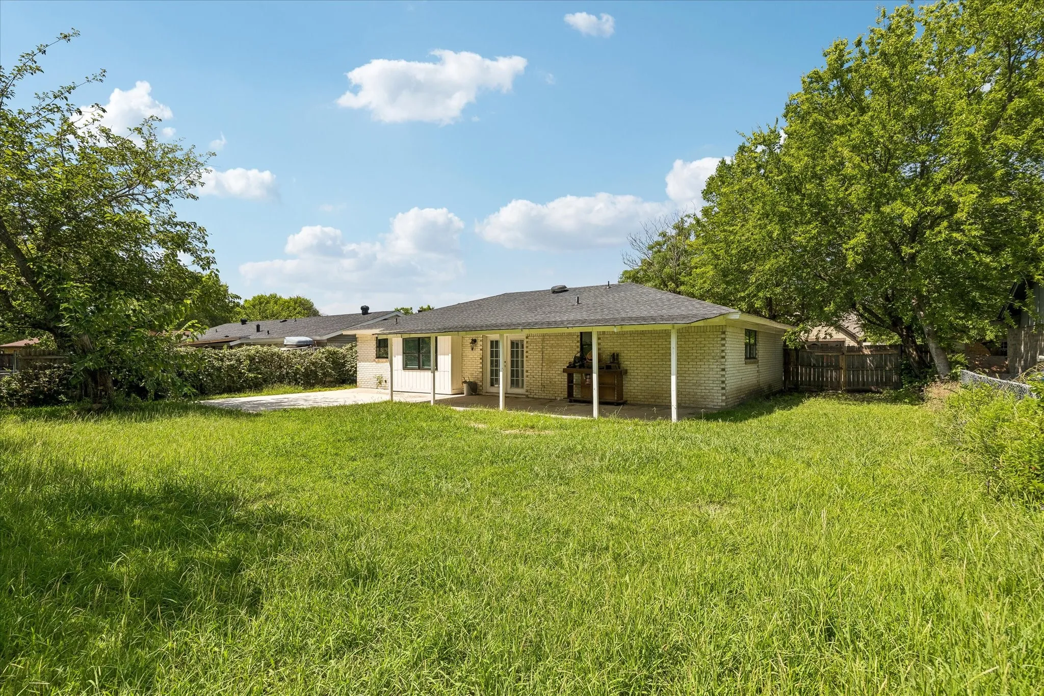Single Family Residence For Sale in Tarrant County , 716 Heathcliff Drive, Everman, Texas 76140, 3 Bedrooms, 2 Bathrooms, 2 Garage spaces, 1,067 Sqft, built in 1971, Price $235,000, mls#21338613, Real Estate Agent in Everman, Homes For Sale in Tarrant county, Homes For Sale in Everman, Realtor in Everman Texas, Real Estate Brokerage Independent Realty Texas, Luminita Cordes Realtor