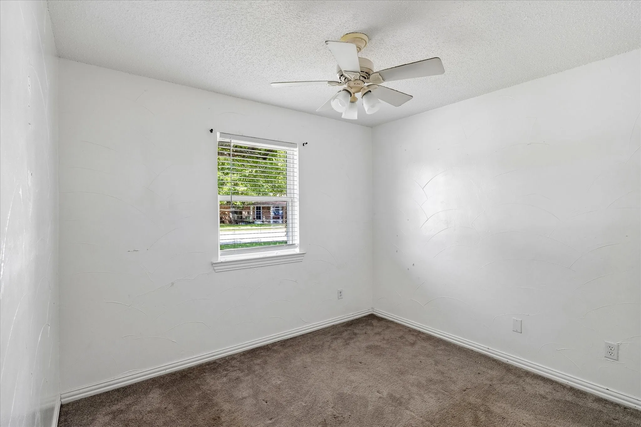 Single Family Residence For Sale in Tarrant County , 716 Heathcliff Drive, Everman, Texas 76140, 3 Bedrooms, 2 Bathrooms, 2 Garage spaces, 1,067 Sqft, built in 1971, Price $235,000, mls#21338613, Real Estate Agent in Everman, Homes For Sale in Tarrant county, Homes For Sale in Everman, Realtor in Everman Texas, Real Estate Brokerage Independent Realty Texas, Luminita Cordes Realtor
