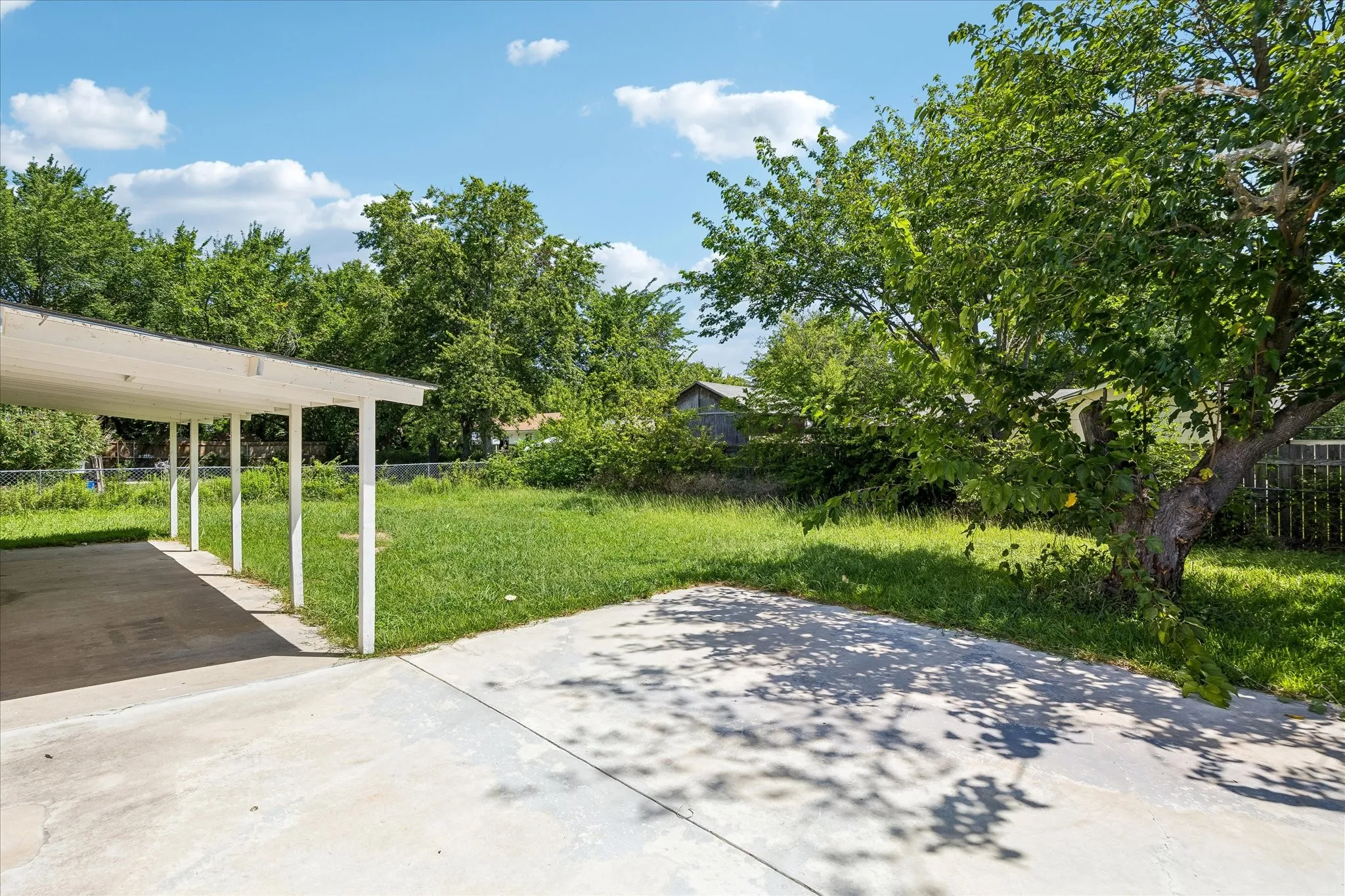 Fantastic covered patio with additional entertainment space