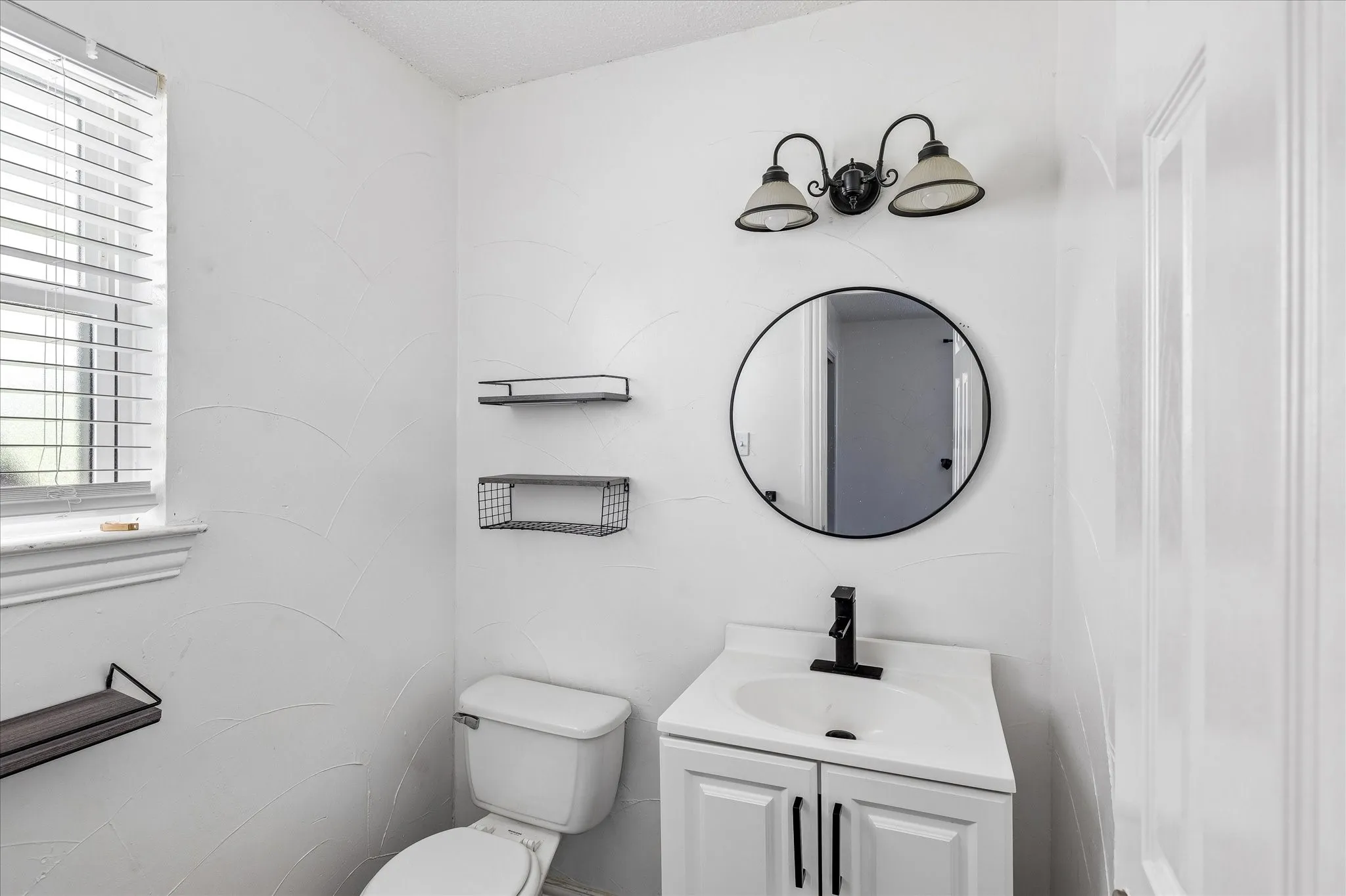 Single Family Residence For Sale in Tarrant County , 716 Heathcliff Drive, Everman, Texas 76140, 3 Bedrooms, 2 Bathrooms, 2 Garage spaces, 1,067 Sqft, built in 1971, Price $235,000, mls#21338613, Real Estate Agent in Everman, Homes For Sale in Tarrant county, Homes For Sale in Everman, Realtor in Everman Texas, Real Estate Brokerage Independent Realty Texas, Luminita Cordes Realtor