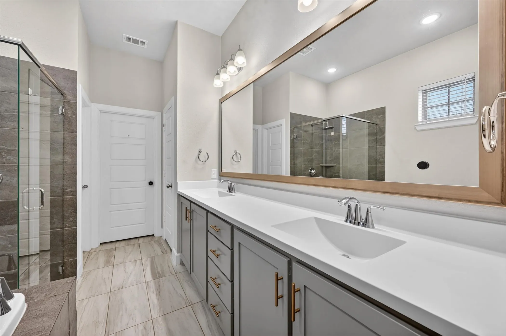 Single Family Residence For Rent in Parker County , 2028 Barbette Street, Fort Worth, Texas 76008, 4 Bedroom, 4 Bathroom, 2 Garage spaces, 2,679 Sqft, built in 2020, mls#21338584, Real Estate Agent in Fort Worth, Homes For Rent in Parker county, Homes For Rent in Fort Worth, Realtor in Fort Worth Texas, Real Estate Brokerage Independent Realty Texas, Luminita Cordes Realtor