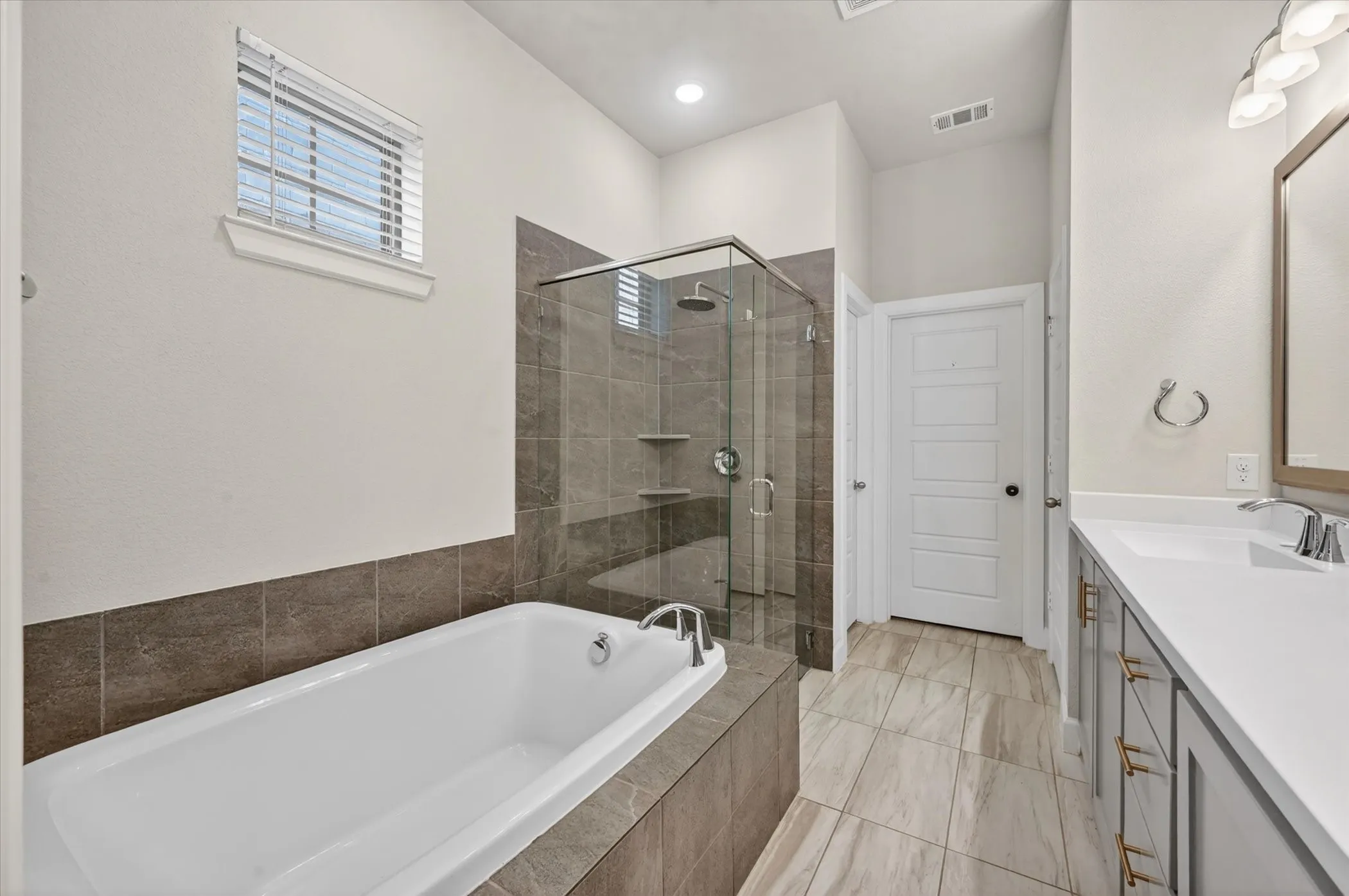 Single Family Residence For Rent in Parker County , 2028 Barbette Street, Fort Worth, Texas 76008, 4 Bedroom, 4 Bathroom, 2 Garage spaces, 2,679 Sqft, built in 2020, mls#21338584, Real Estate Agent in Fort Worth, Homes For Rent in Parker county, Homes For Rent in Fort Worth, Realtor in Fort Worth Texas, Real Estate Brokerage Independent Realty Texas, Luminita Cordes Realtor
